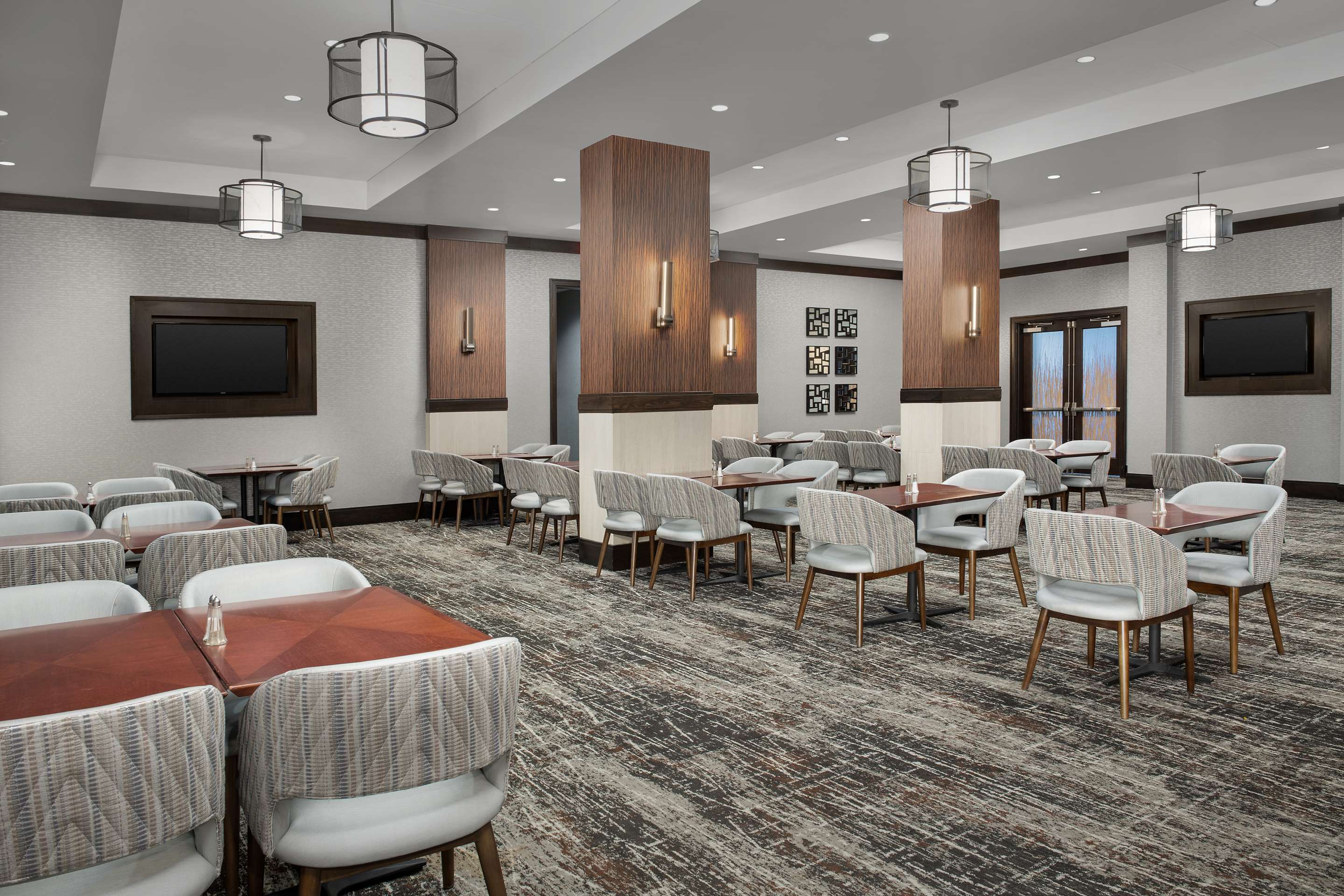 Breakfast Area | Embassy Suites by Hilton Springfield