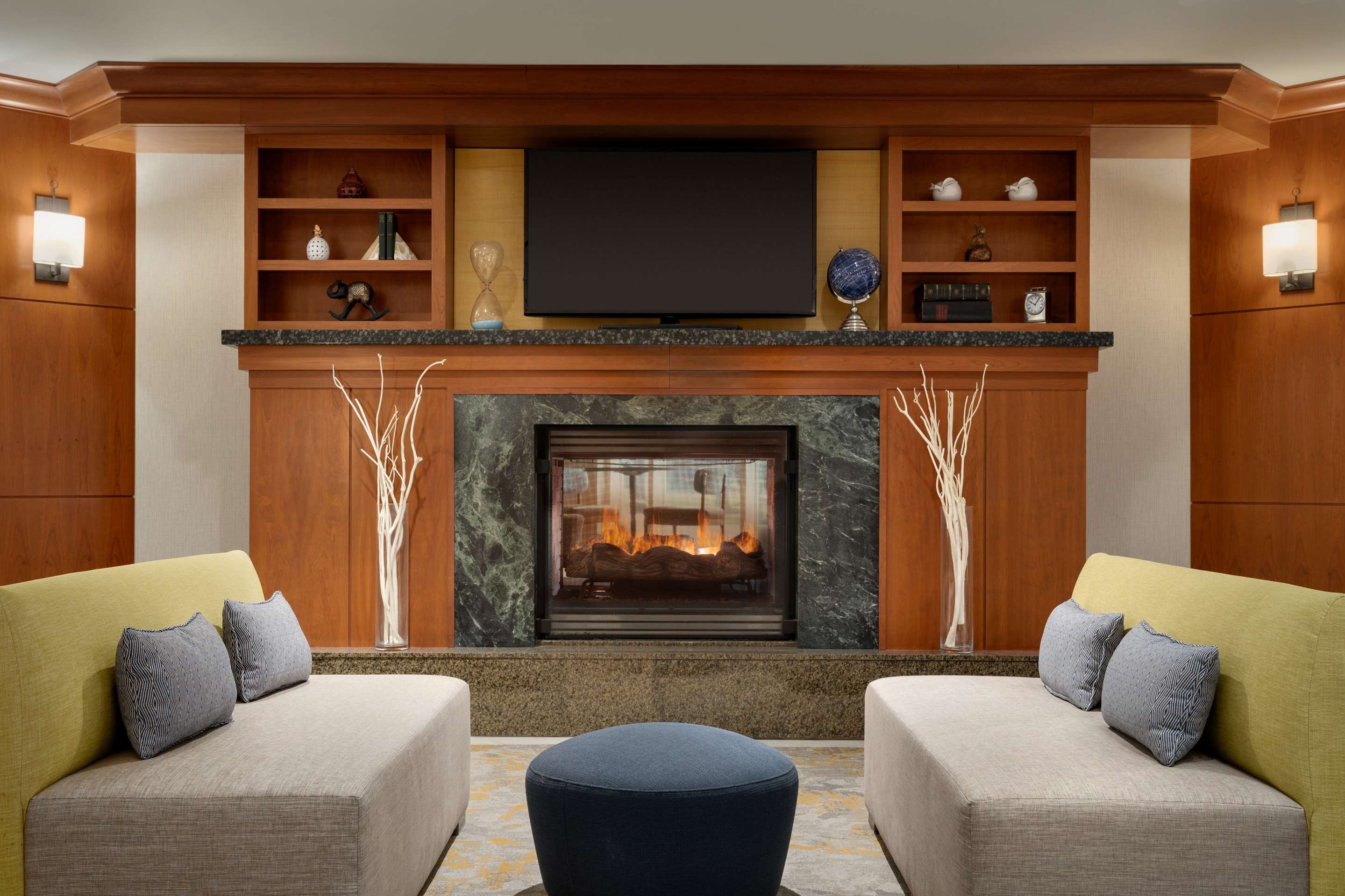 Lobby | Hilton Garden Inn Tysons Corner