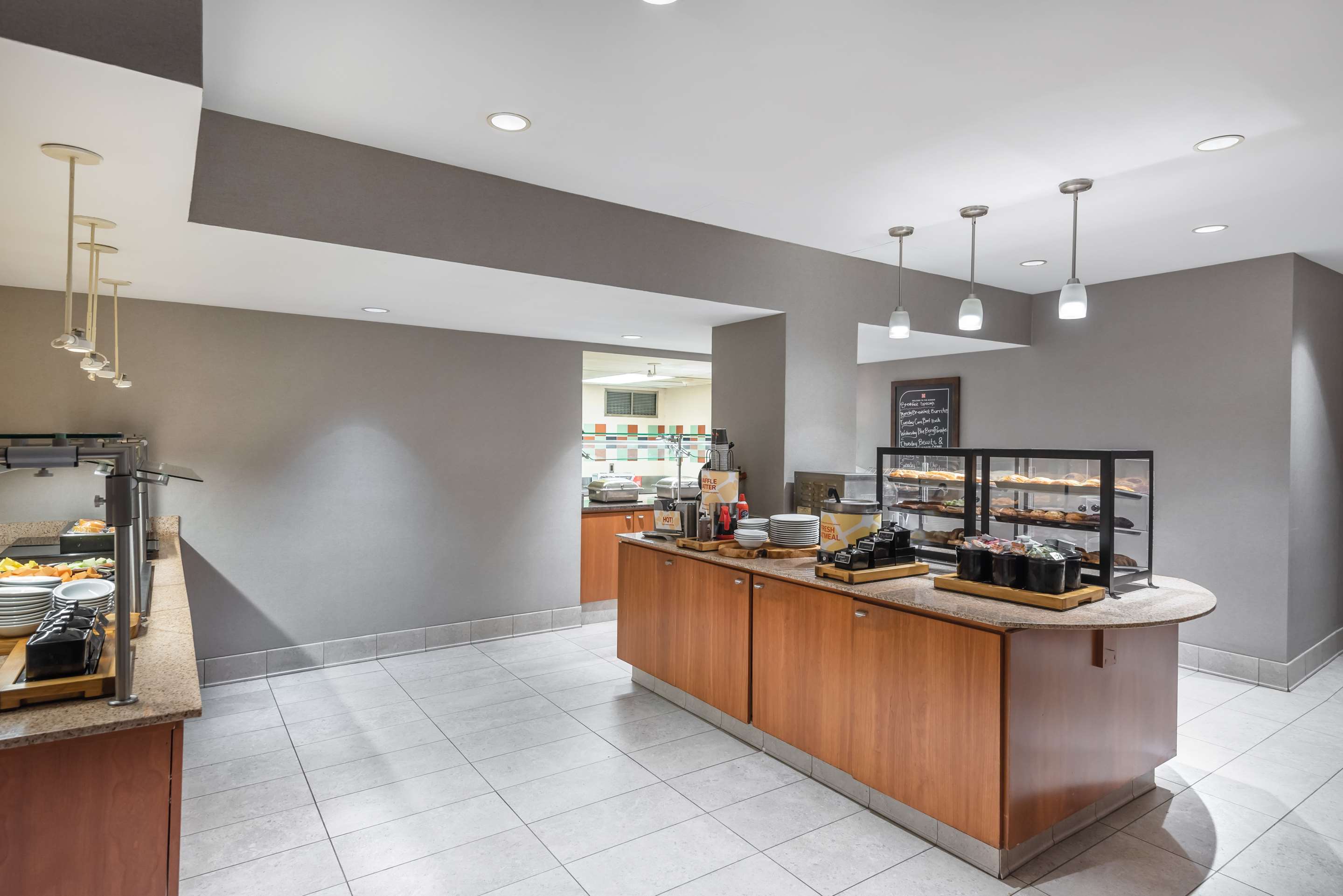 Breakfast Area | Hilton Garden Inn Tysons Corner