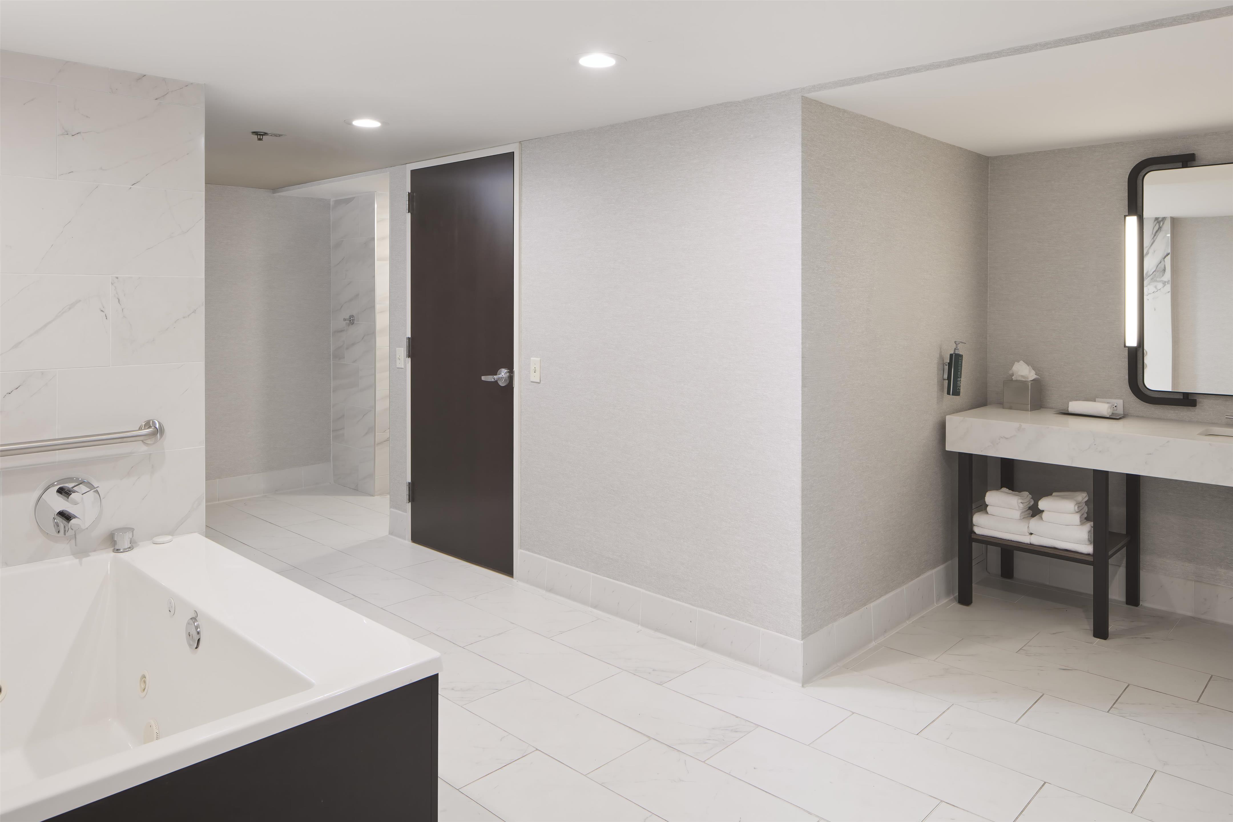 Guest room bath