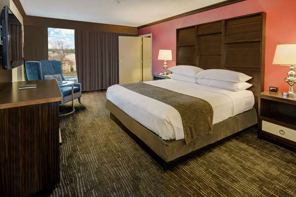  - DoubleTree by Hilton Hotel Riverfront Decatur