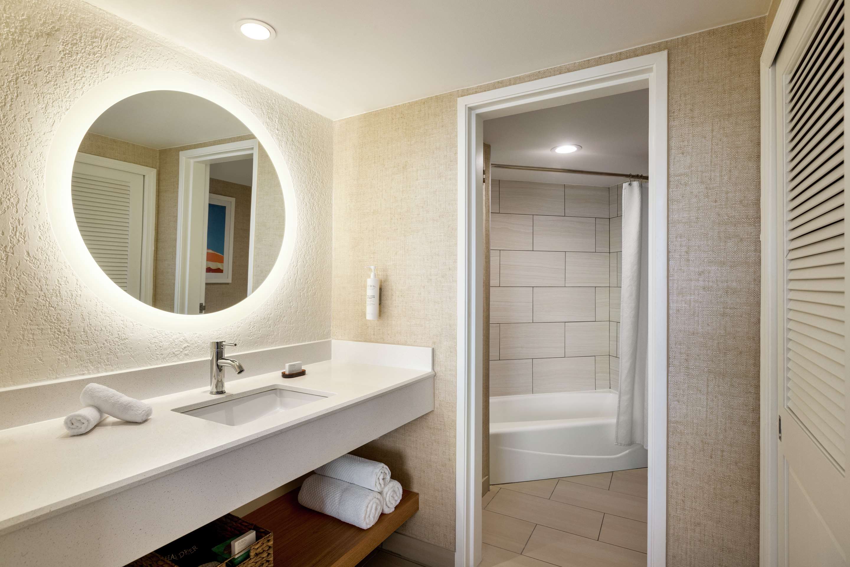 Guest room bath