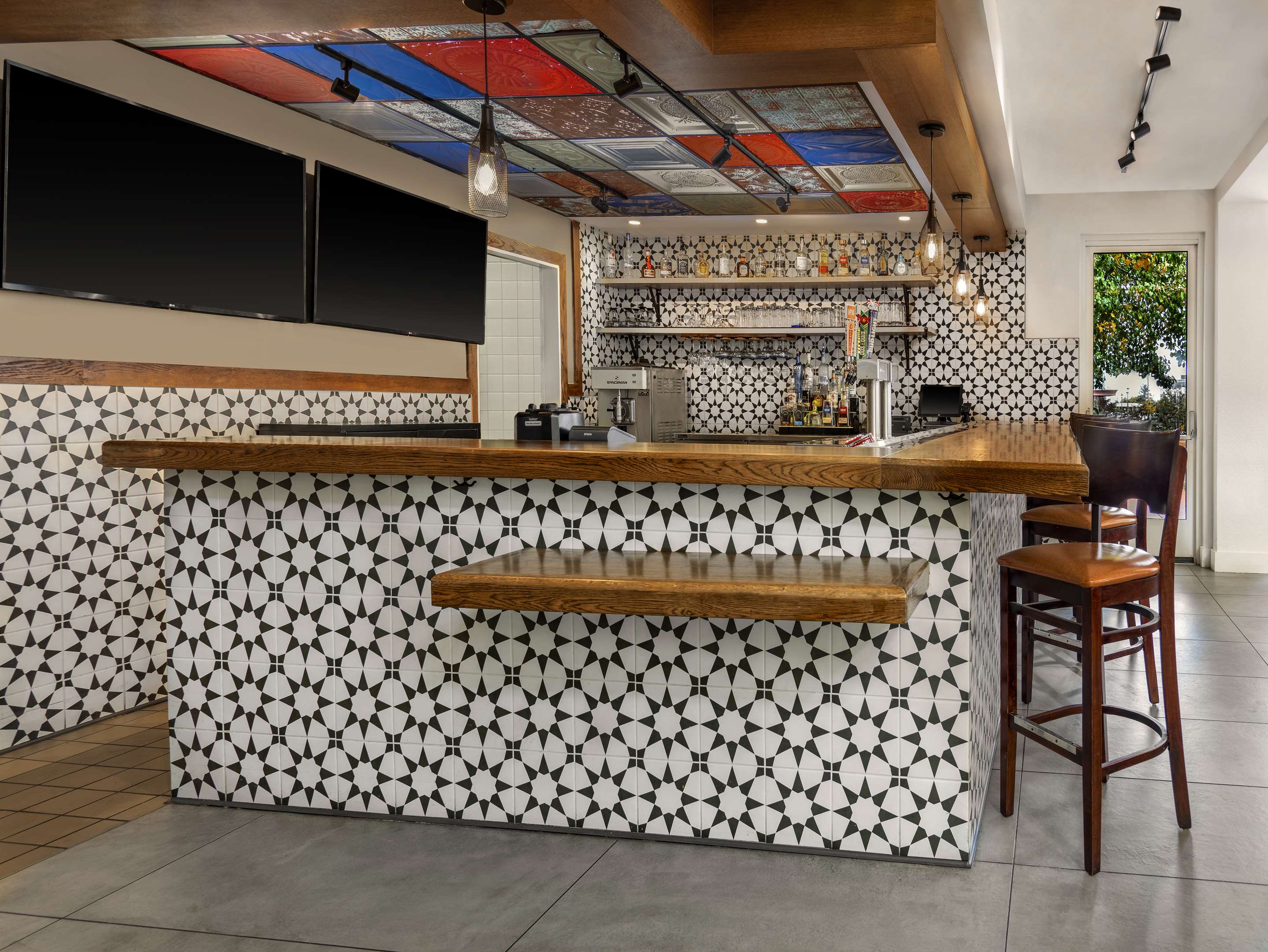 BarLounge | Hilton Garden Inn Denver Airport