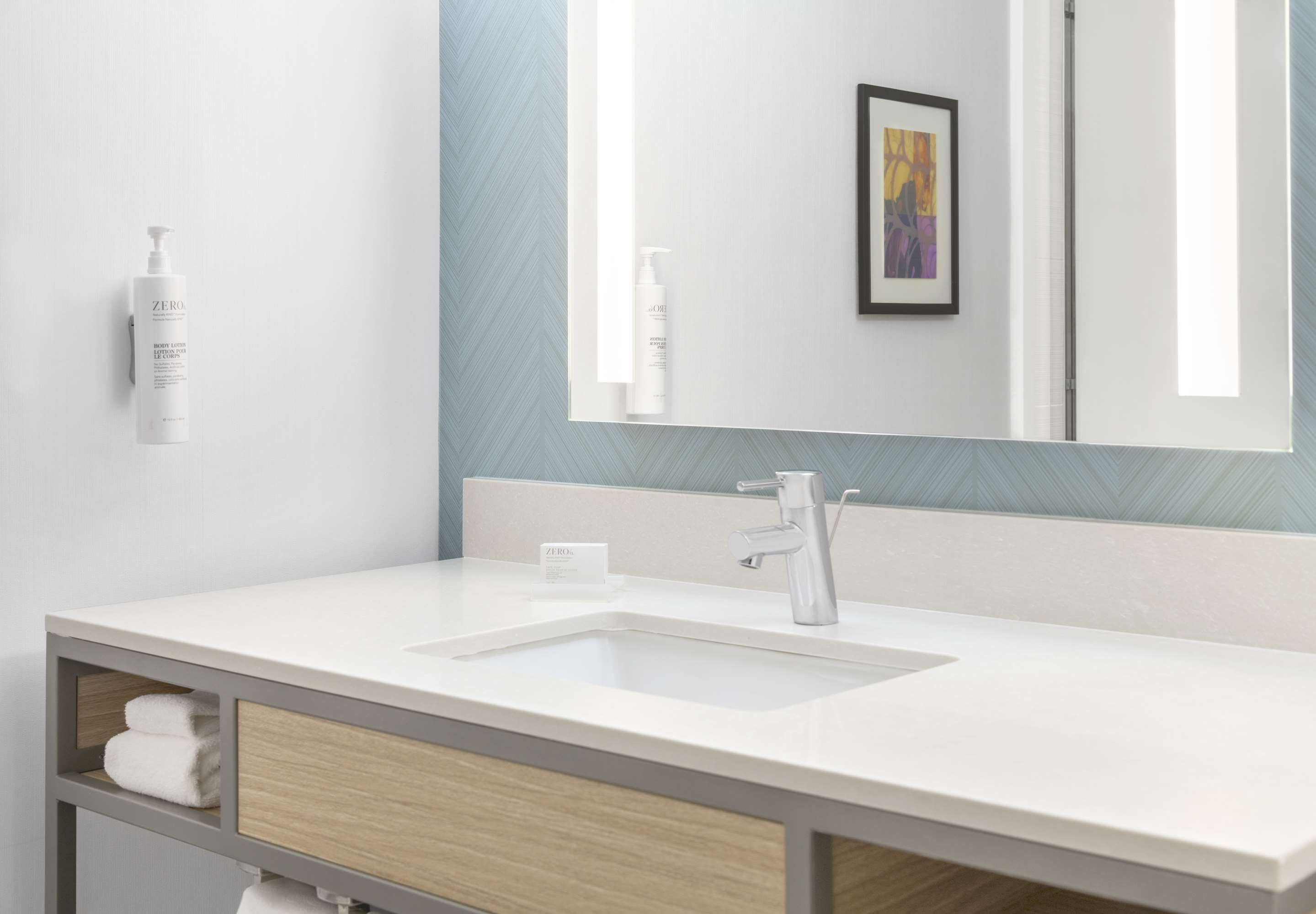 Guest room bath