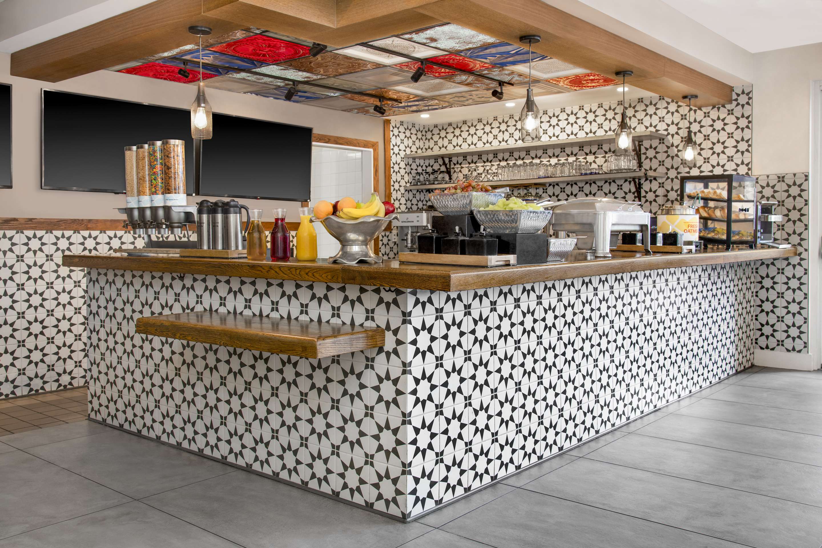 Restaurant | Hilton Garden Inn Denver Airport