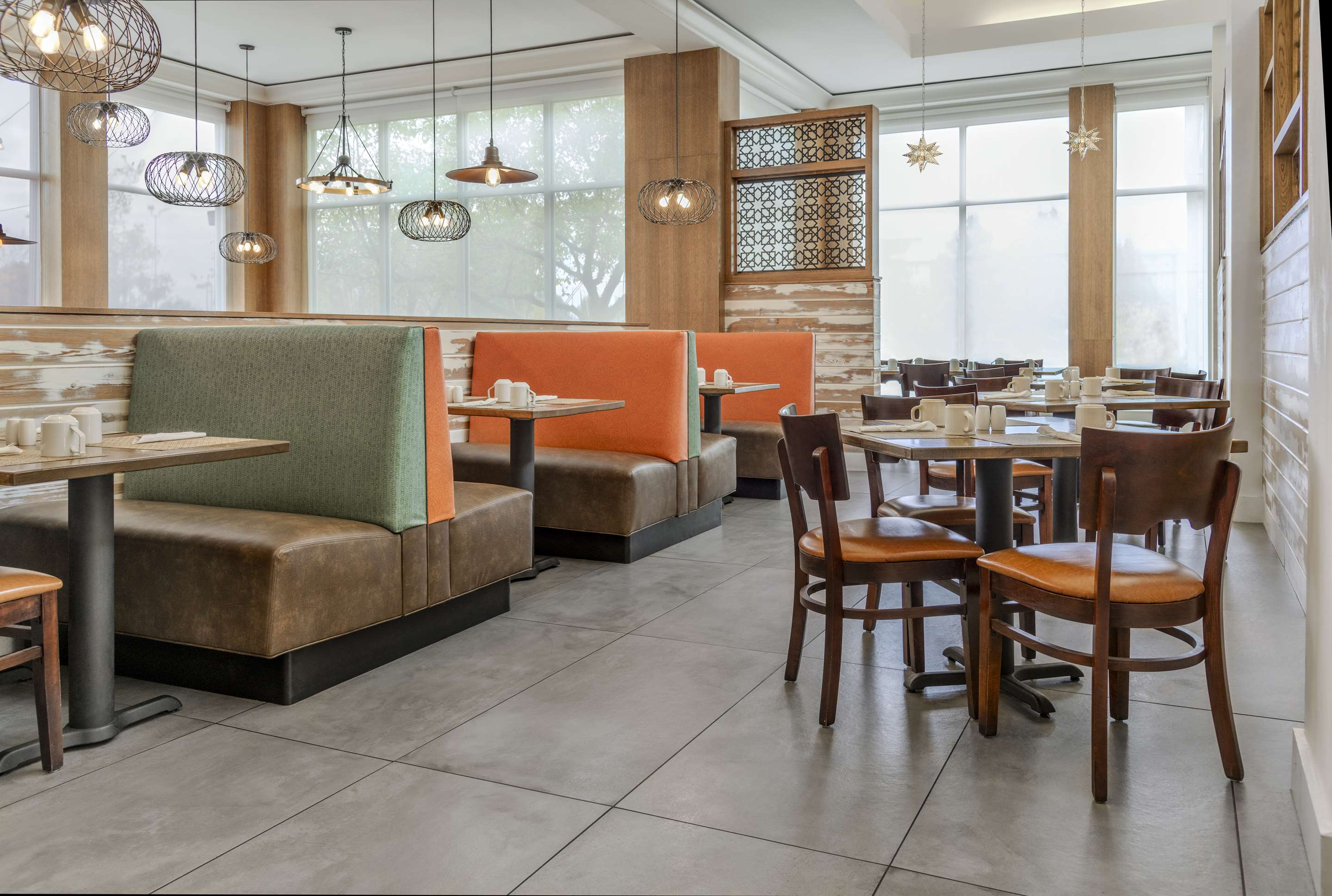 Restaurant | Hilton Garden Inn Denver Airport