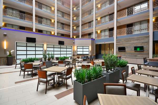 Restaurant - Embassy Suites West of Denver Airport