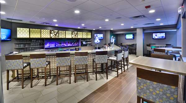 Bar - Embassy Suites West of Denver Airport