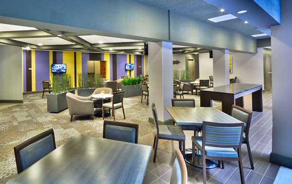 Restaurant - Embassy Suites West of Denver Airport