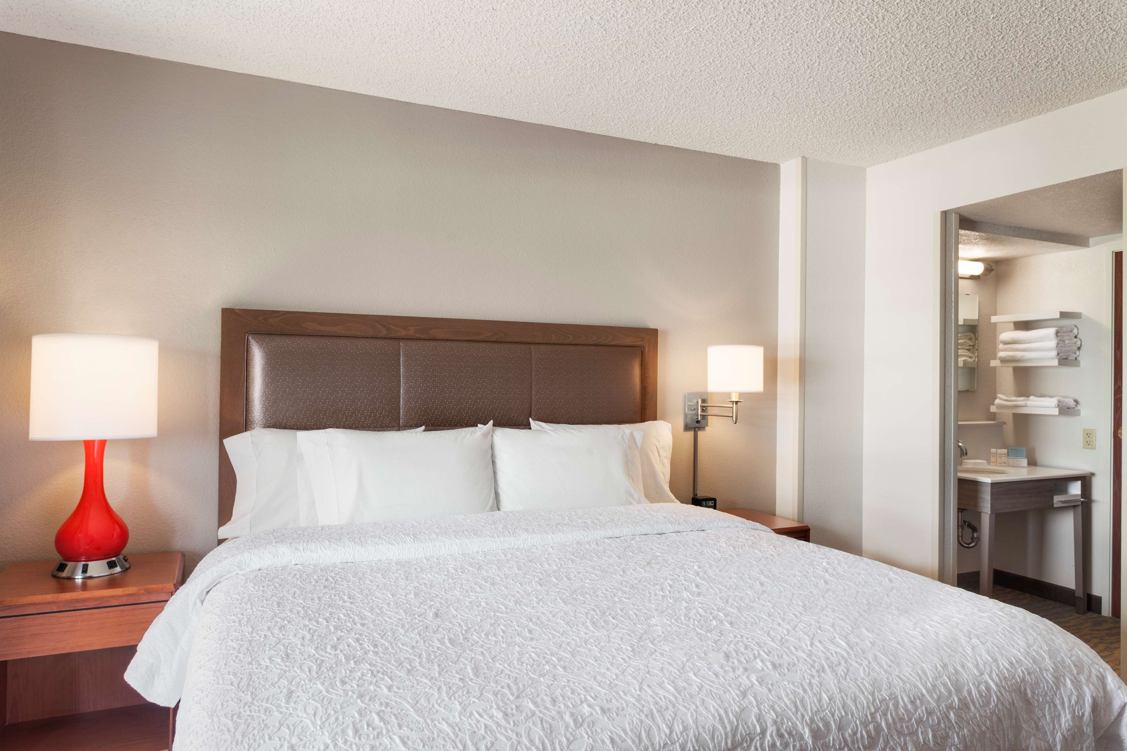 Hampton Inn & Suites Denver - Cherry Creek Room Type - 1 KING BED