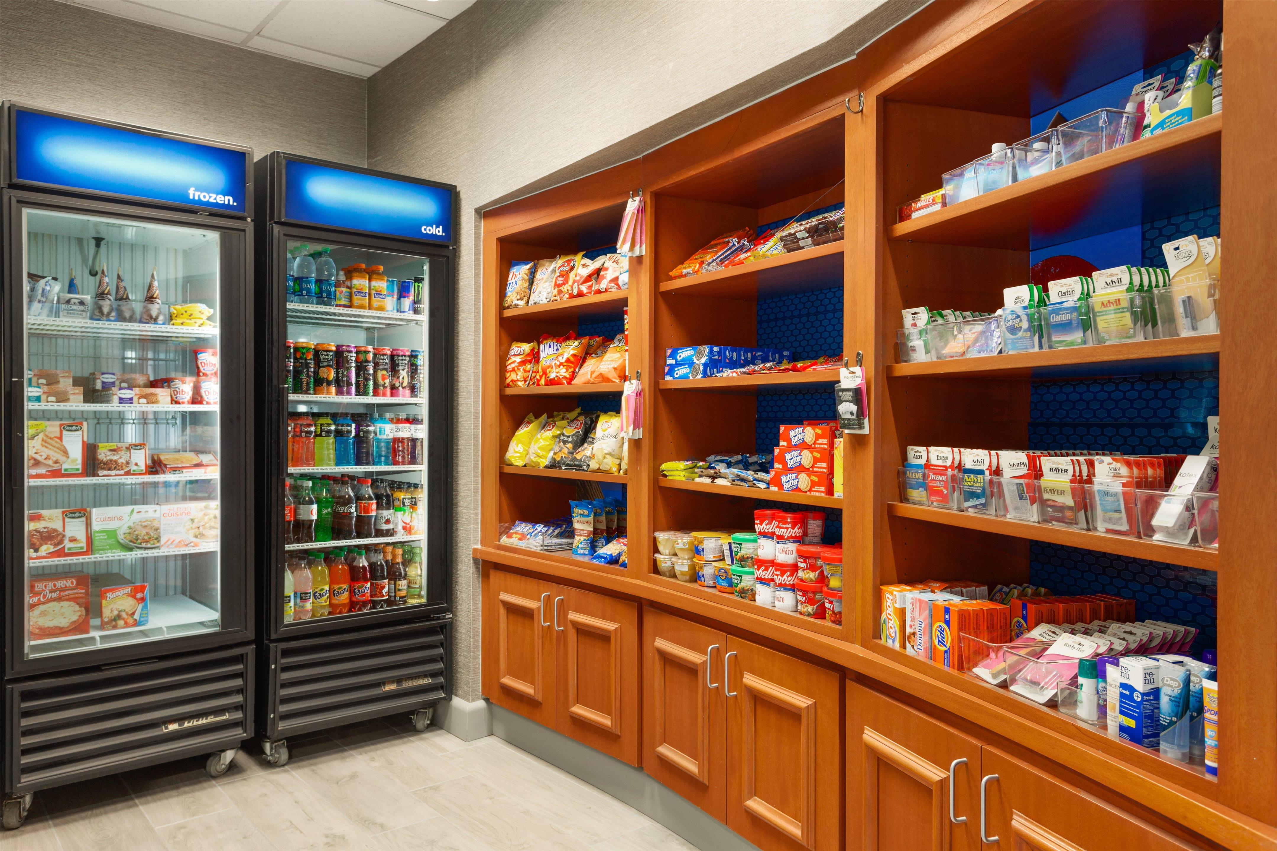 Breakfast Area | Hampton Inn & Suites Denver - Cherry Creek