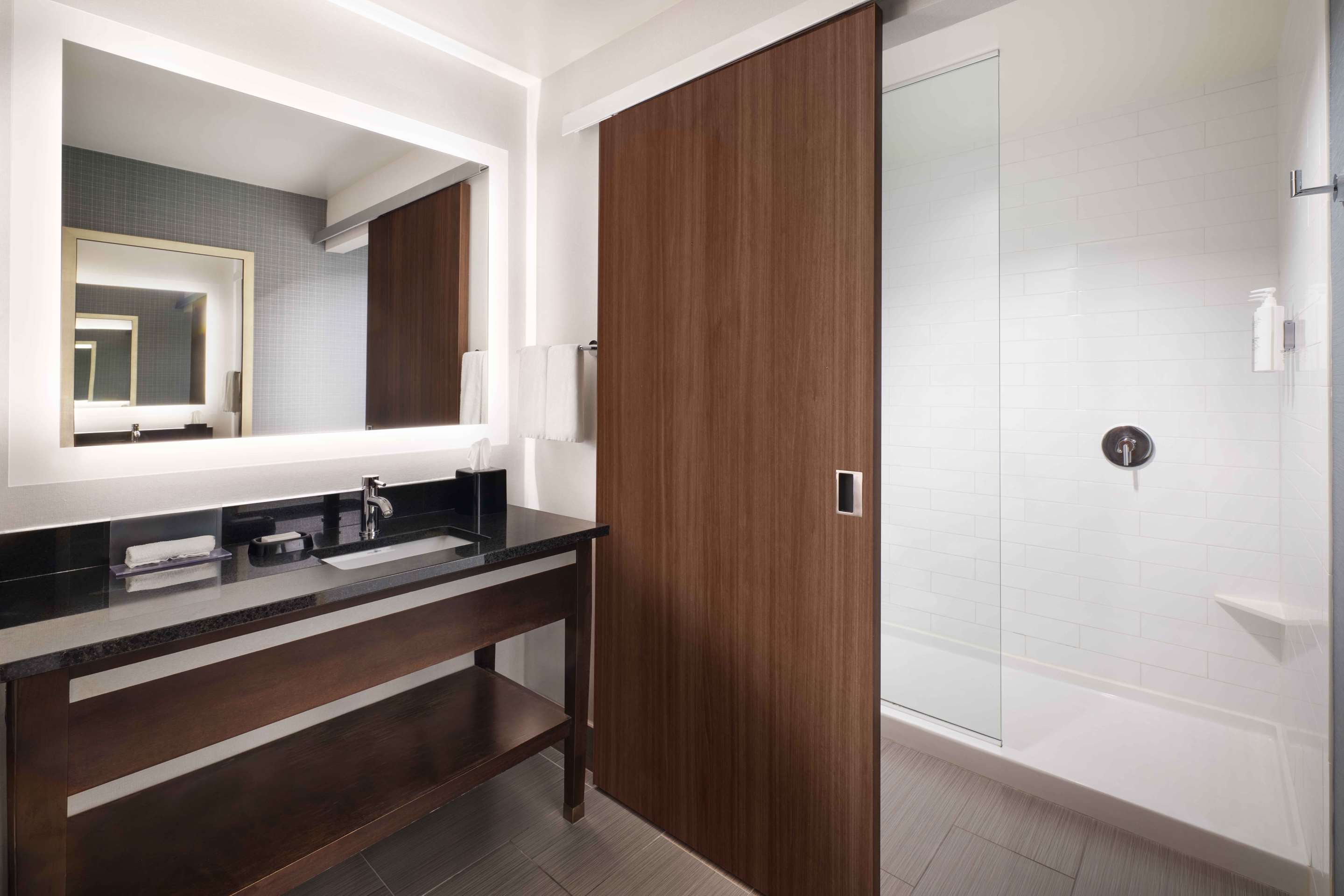 Guest room bath