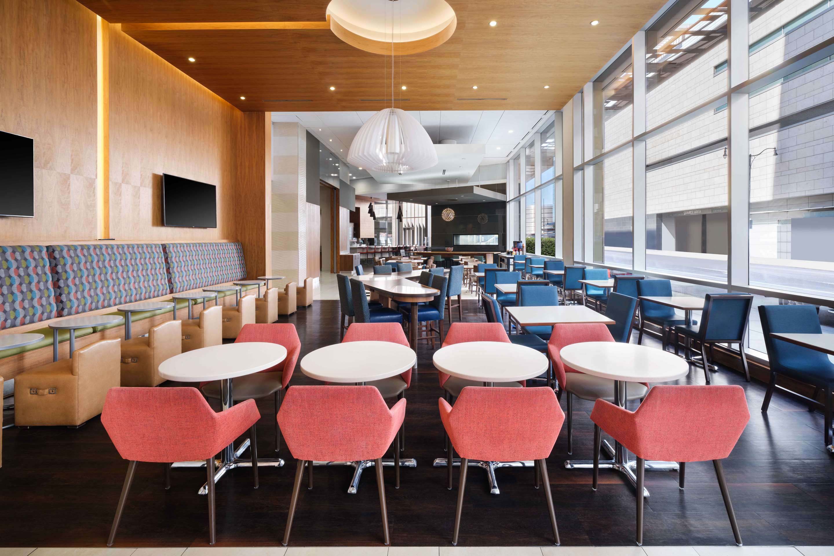 Breakfast Area | Homewood Suites by Hilton Denver Downtown-Convention Center