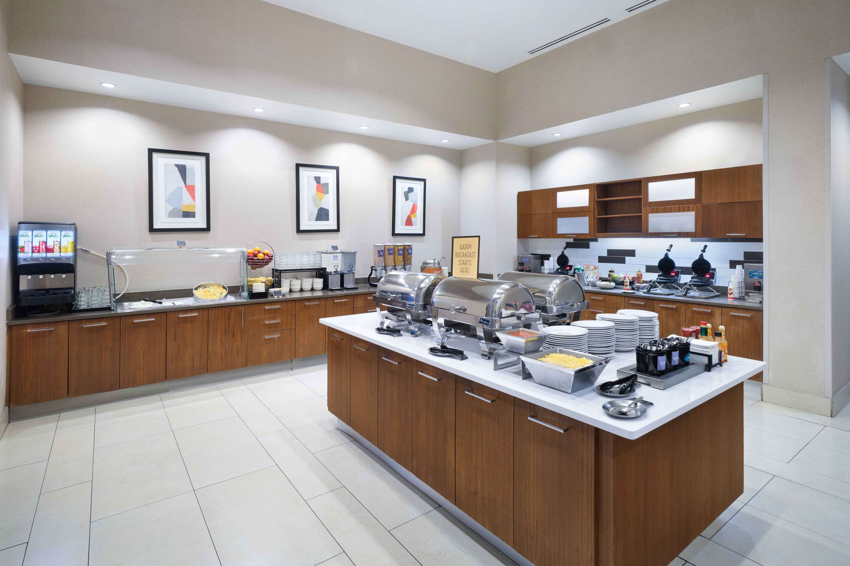 Breakfast Area | Homewood Suites by Hilton Denver Downtown-Convention Center