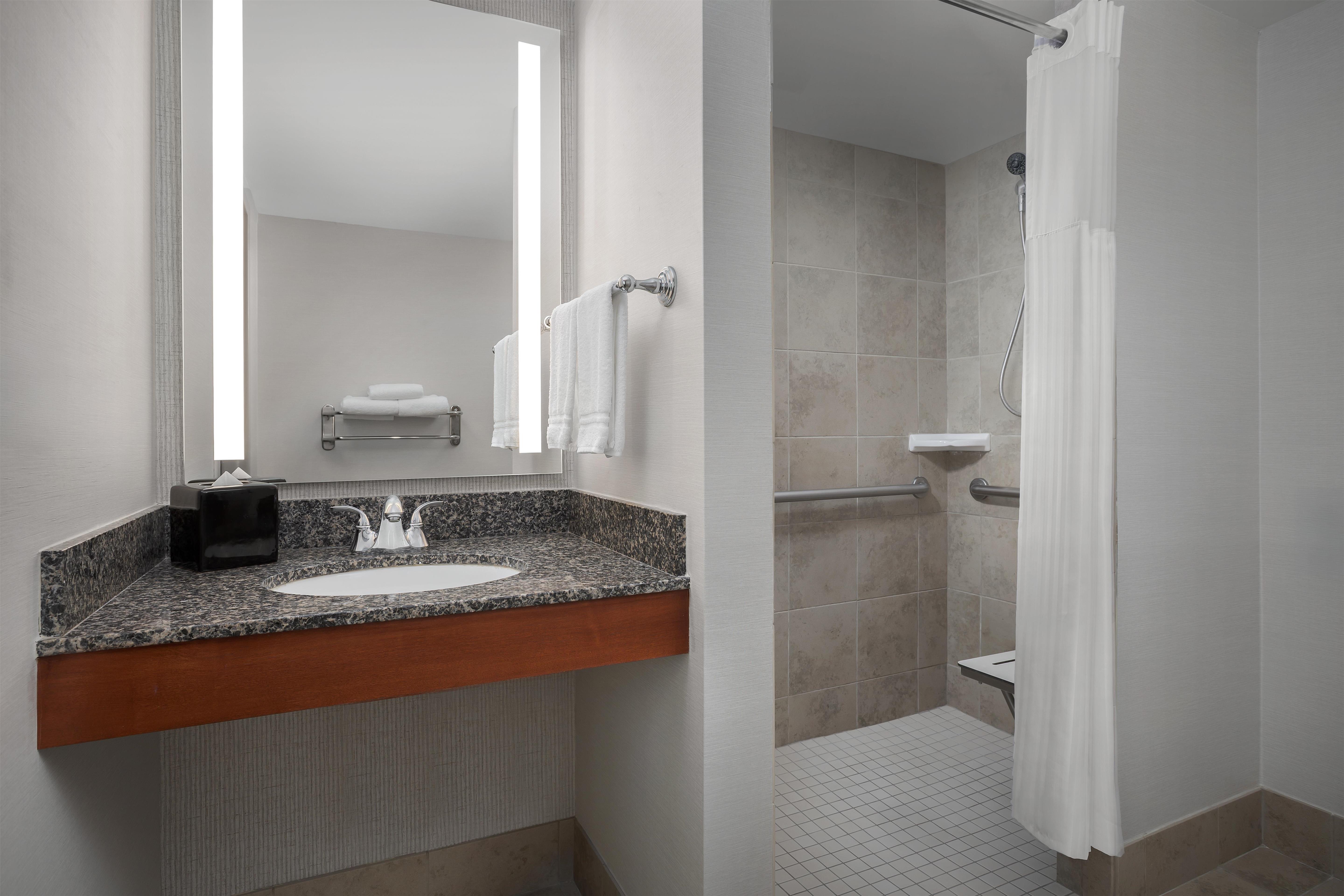 Hilton Garden Inn Denver Downtown Room Type - 1KG STE MOB HEA ACC RI-SHW