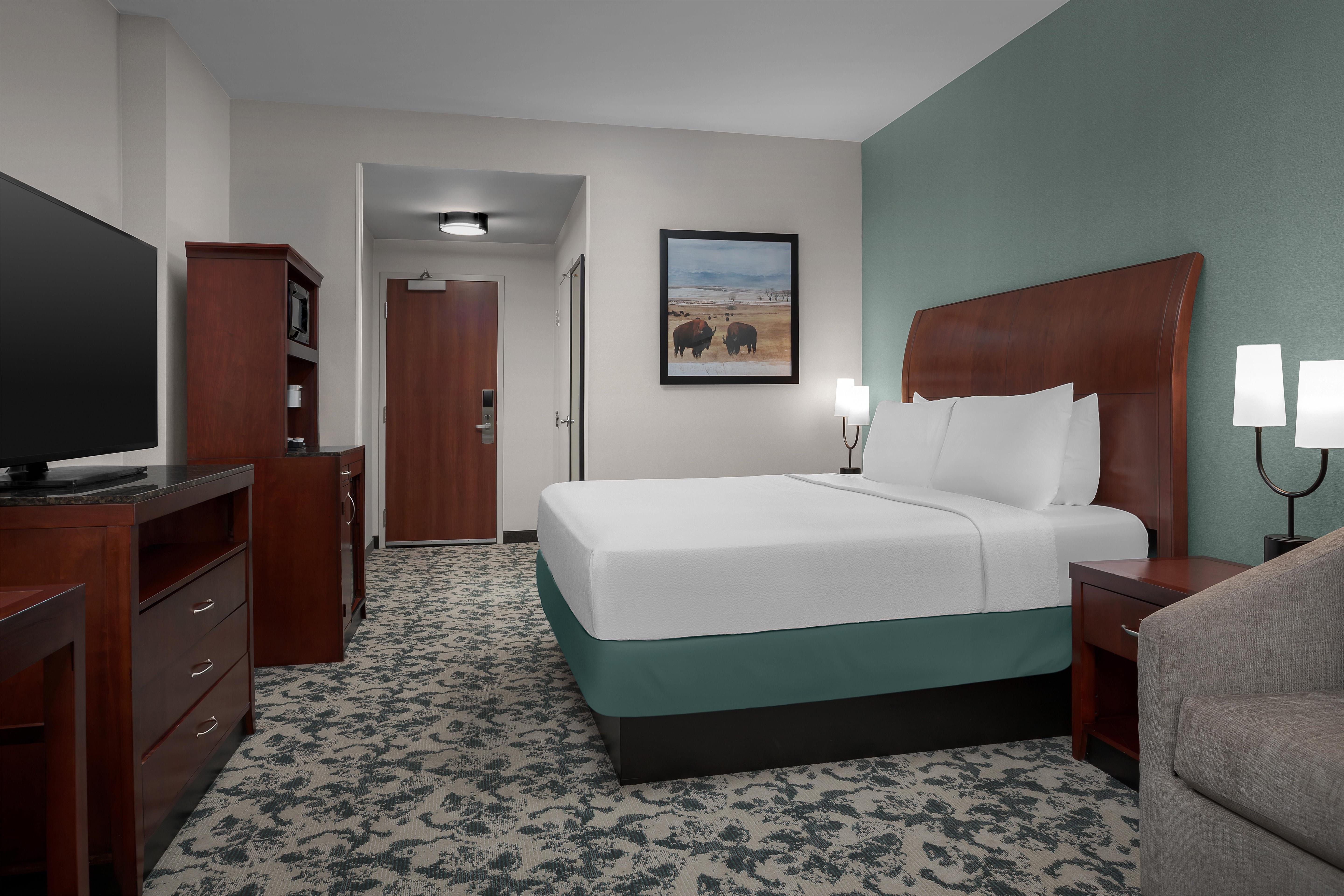Hilton Garden Inn Denver Downtown Room Type - 1 KING W DRINKS-SNACKS