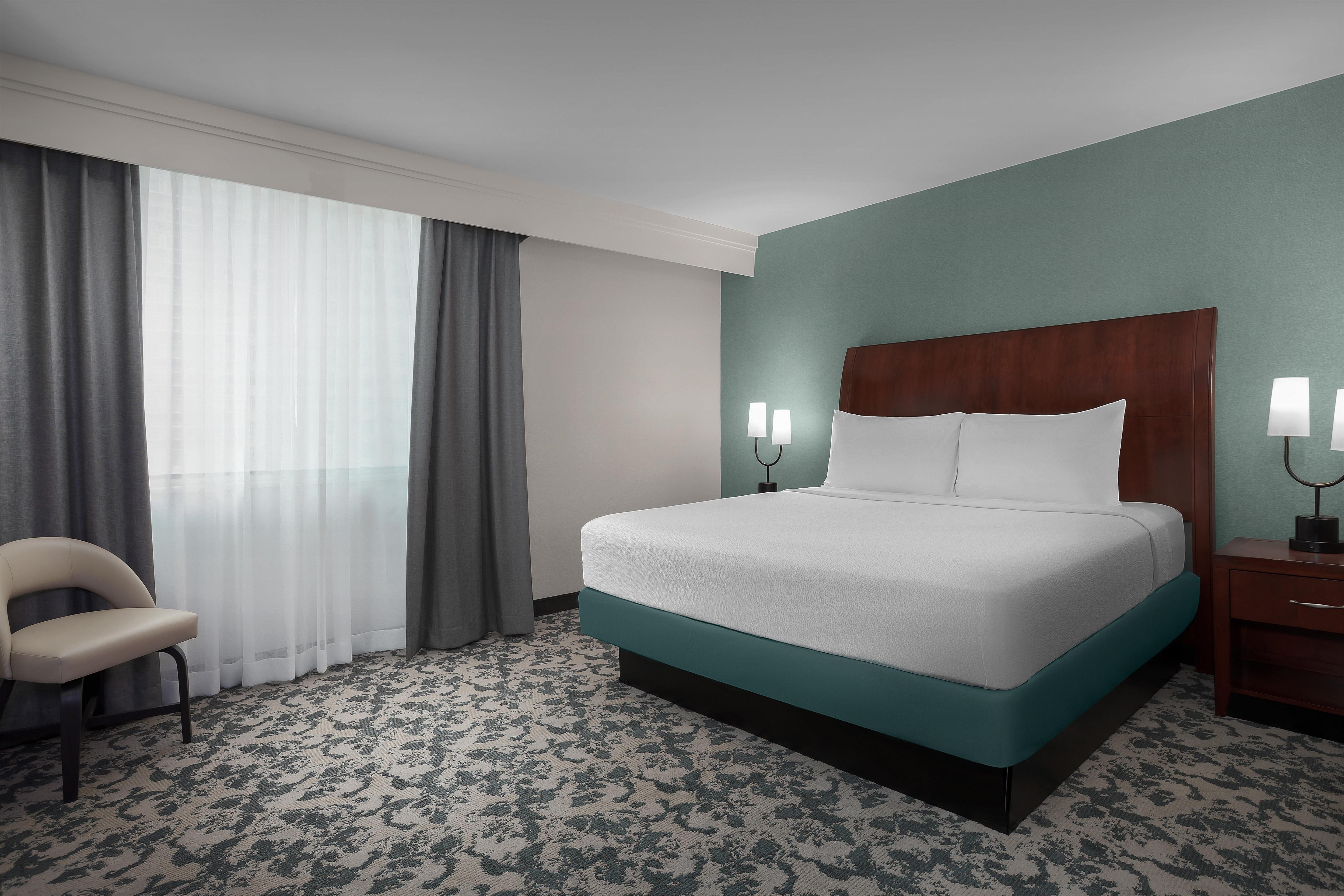 Hilton Garden Inn Denver Downtown Room Type - 1 KING BED JR SUITE