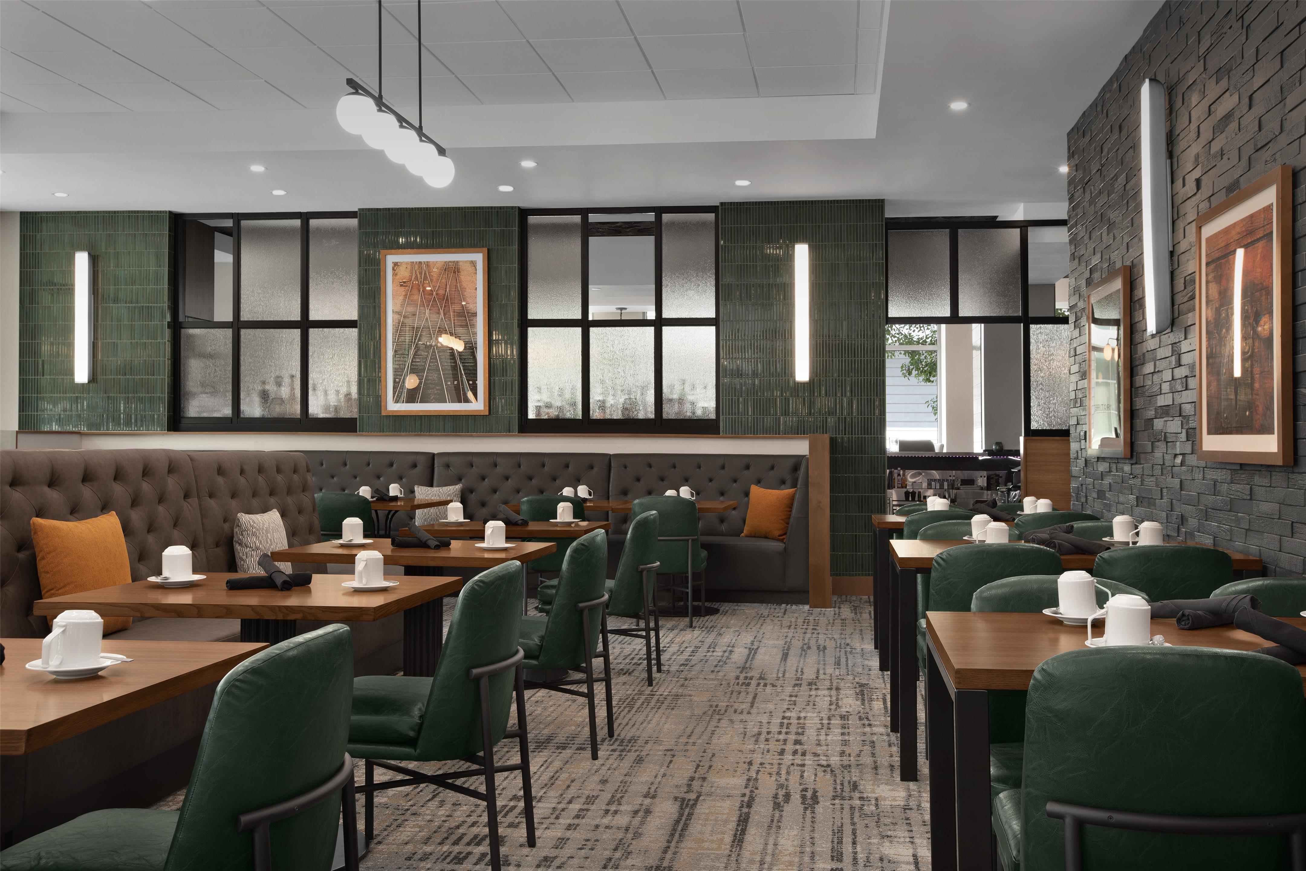 Restaurant | Hilton Garden Inn Denver Downtown