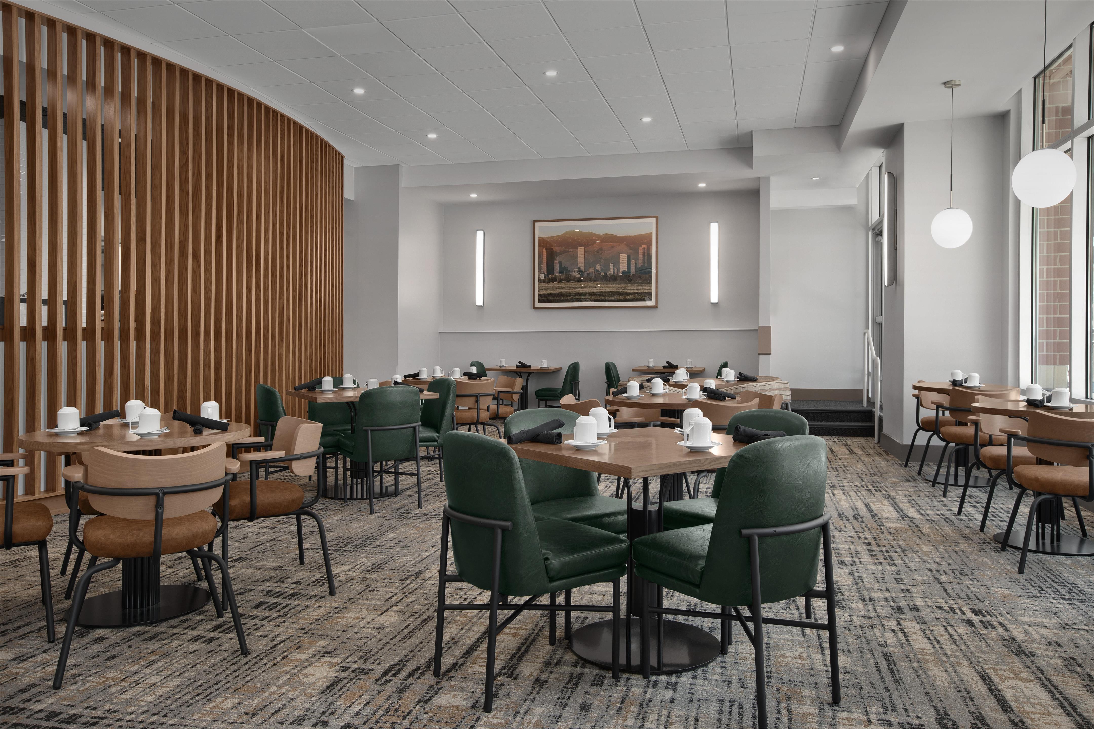 Restaurant | Hilton Garden Inn Denver Downtown