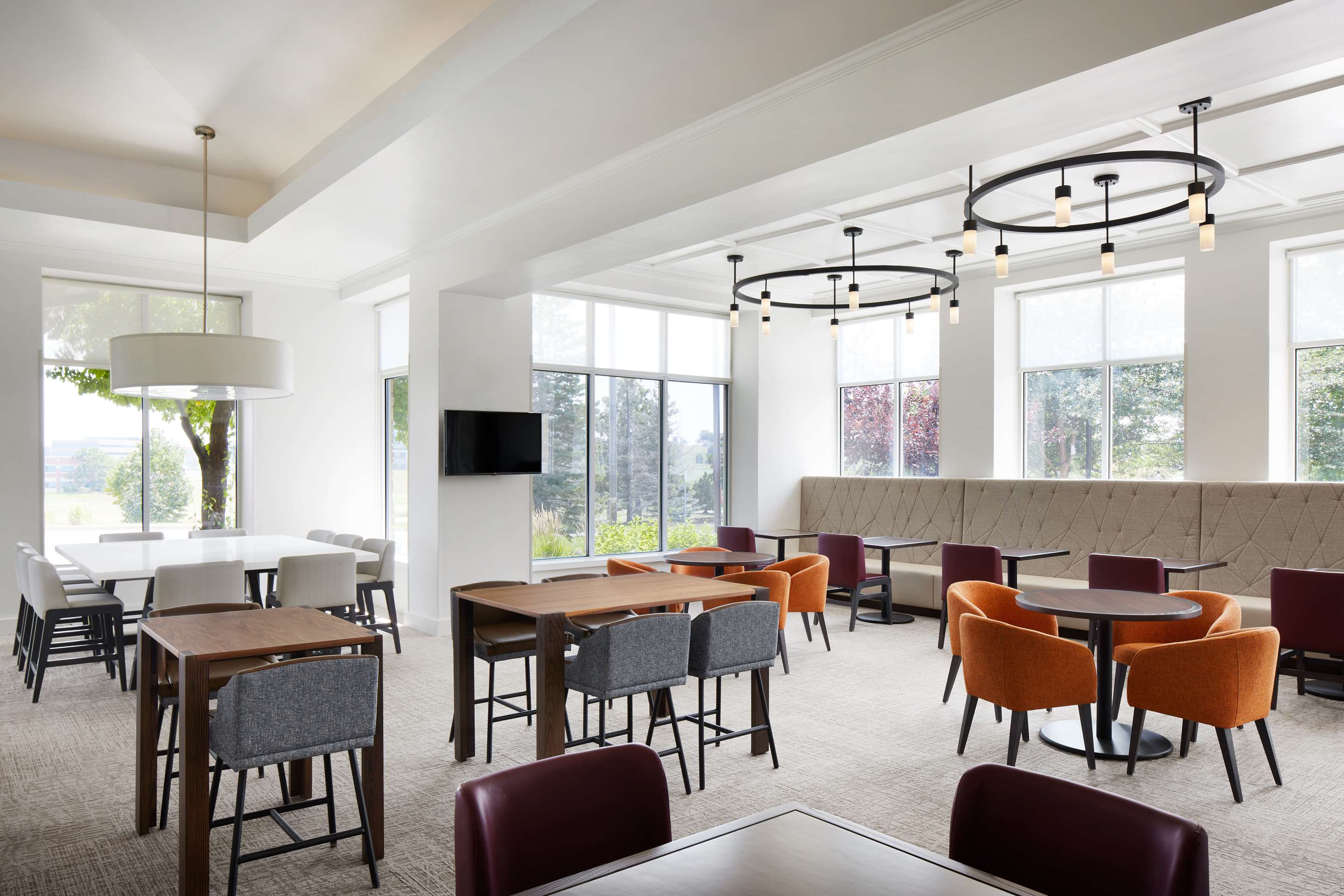 Breakfast Area | Hilton Garden Inn Denver South Park Meadows Area