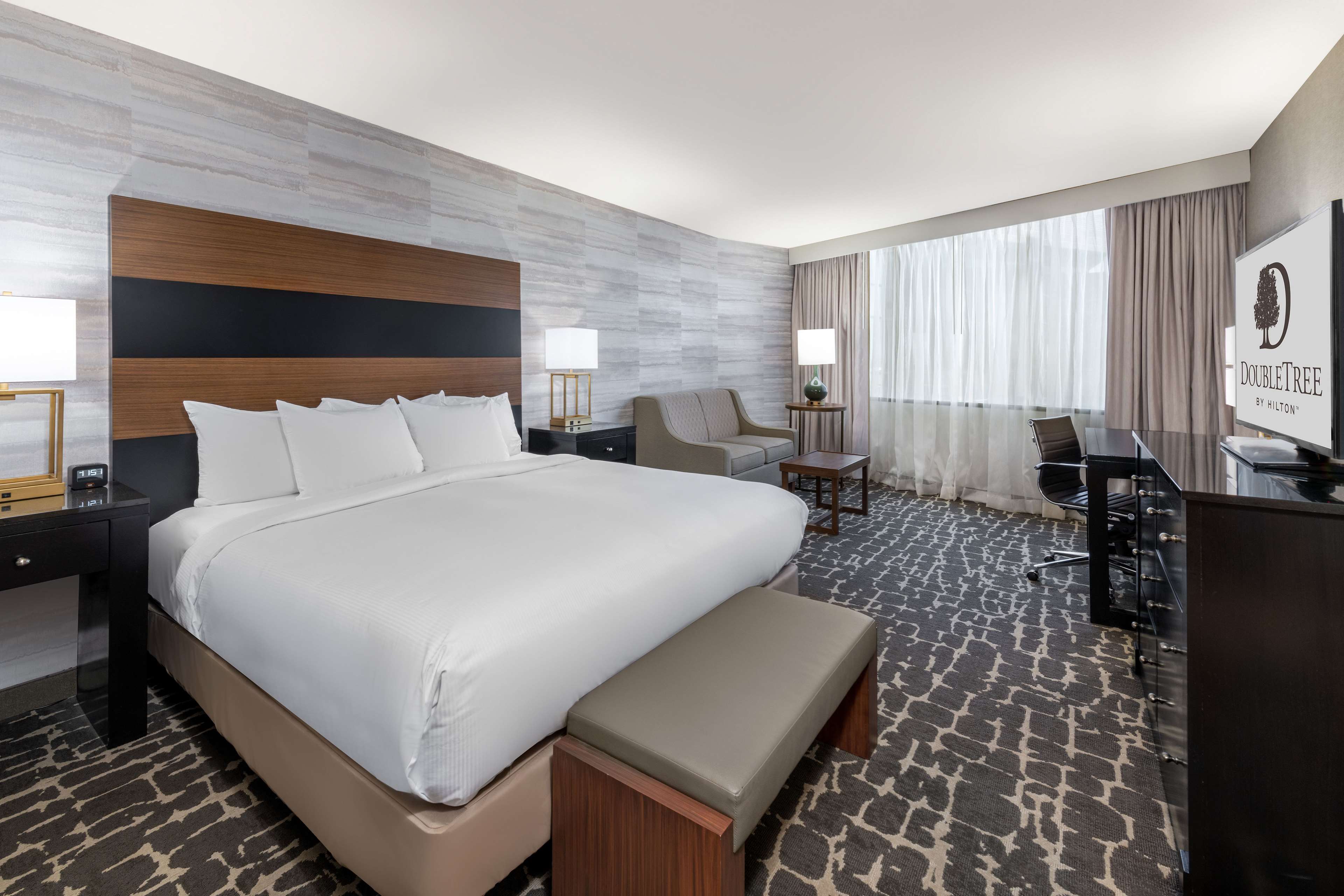 DOUBLETREE BY HILTON DENVER SE Room Type - 1 KING ROOM WITH SOFABED