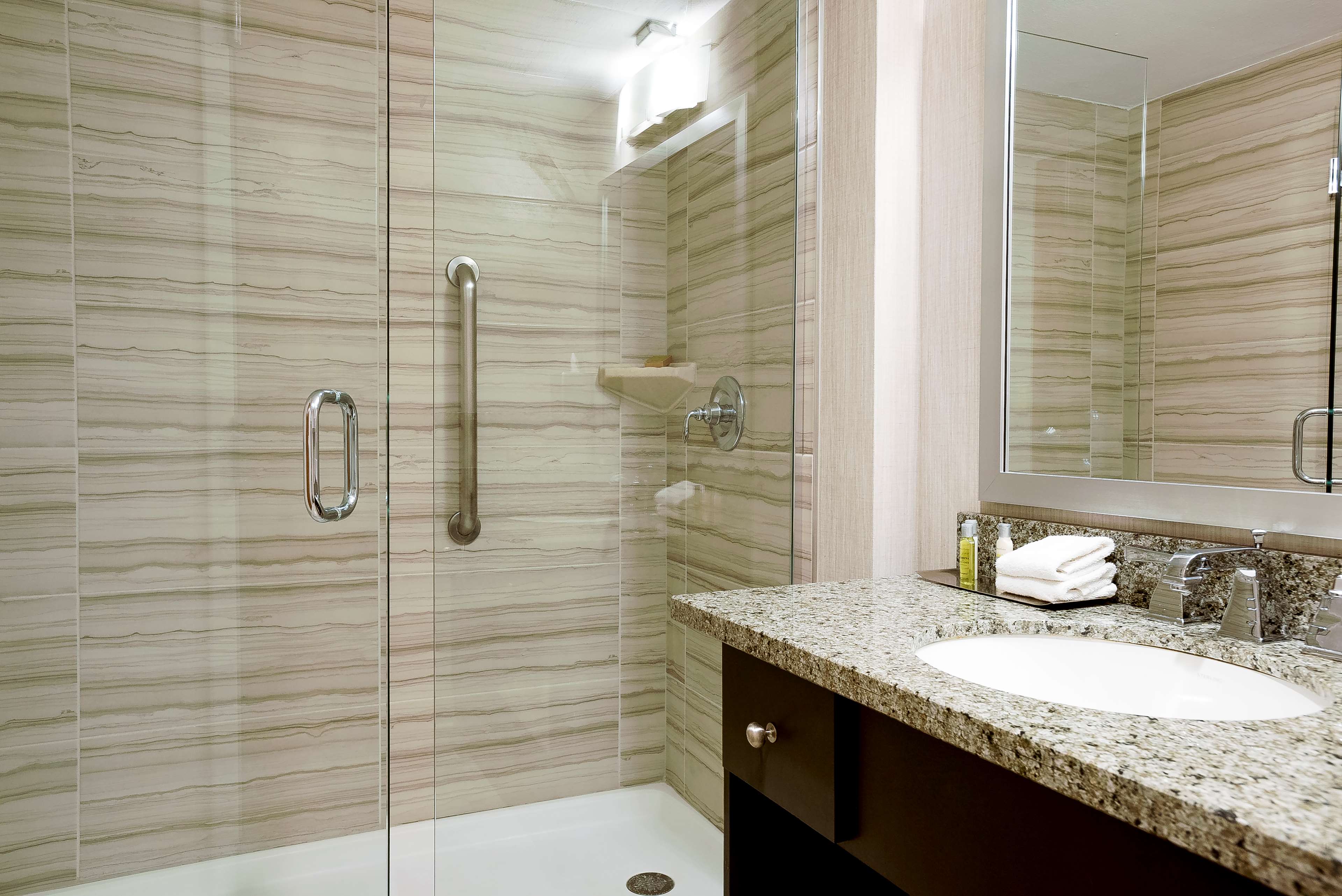 DOUBLETREE BY HILTON DENVER SE Room Type - 1 KING JR SUITE