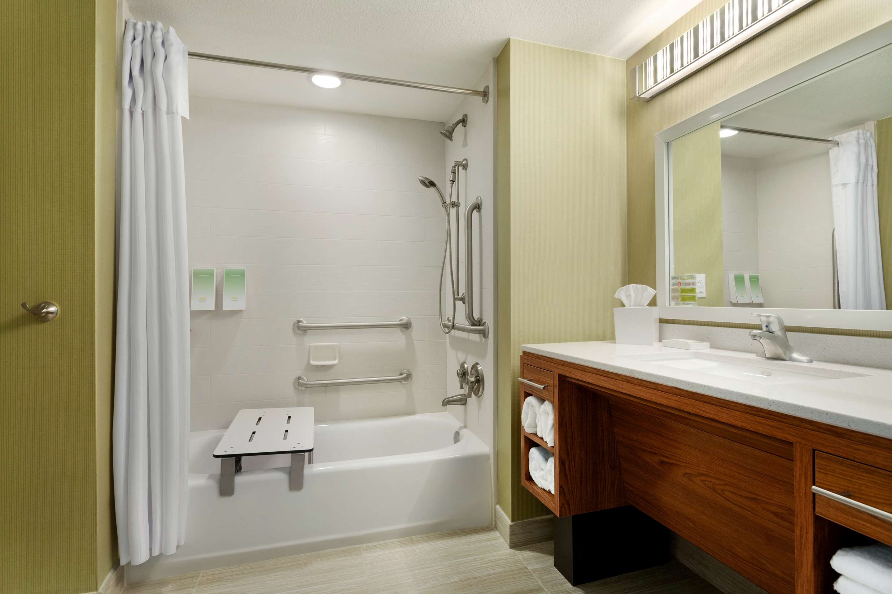 Guest room bath