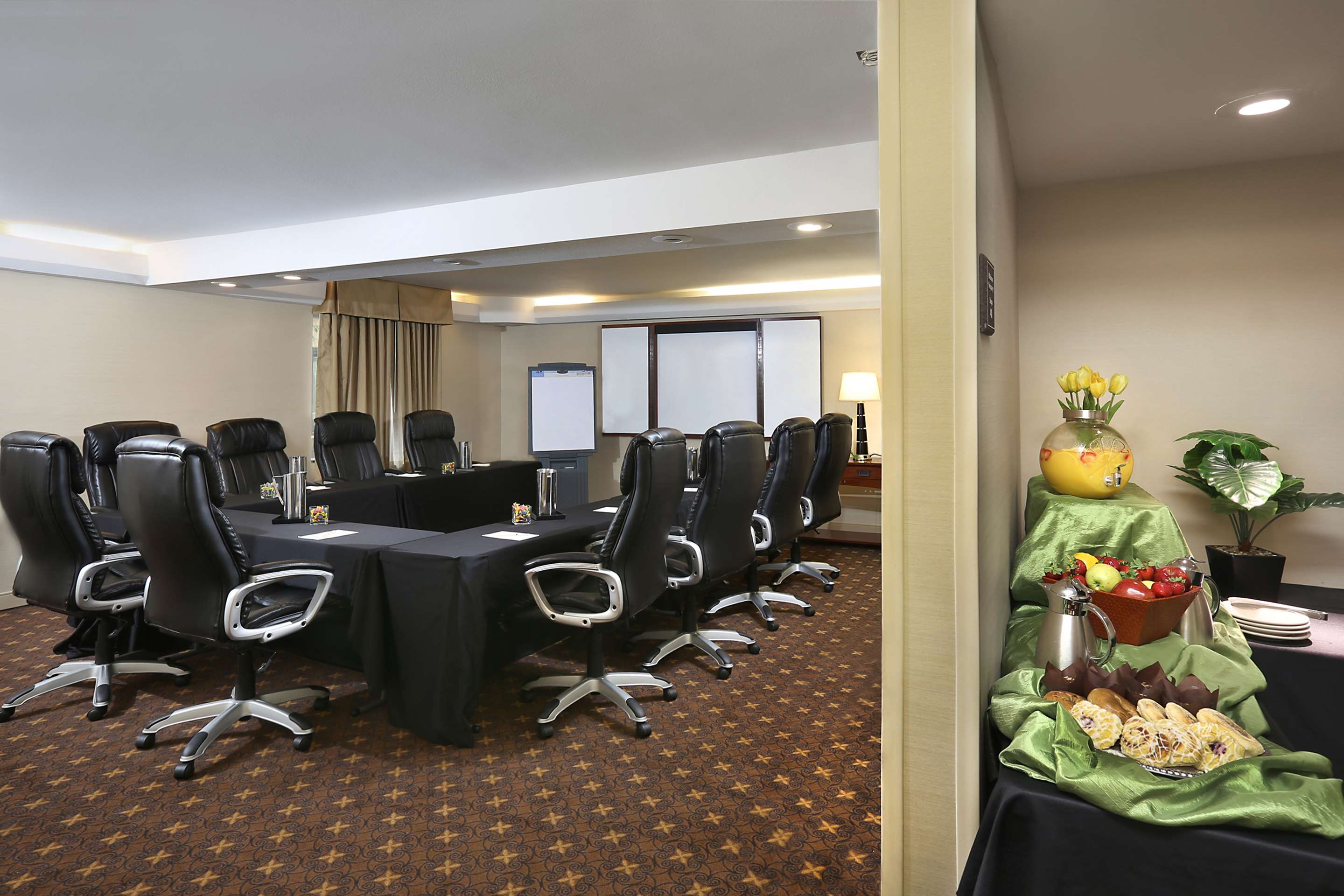 Restaurant | DoubleTree by Hilton Denver - Thornton