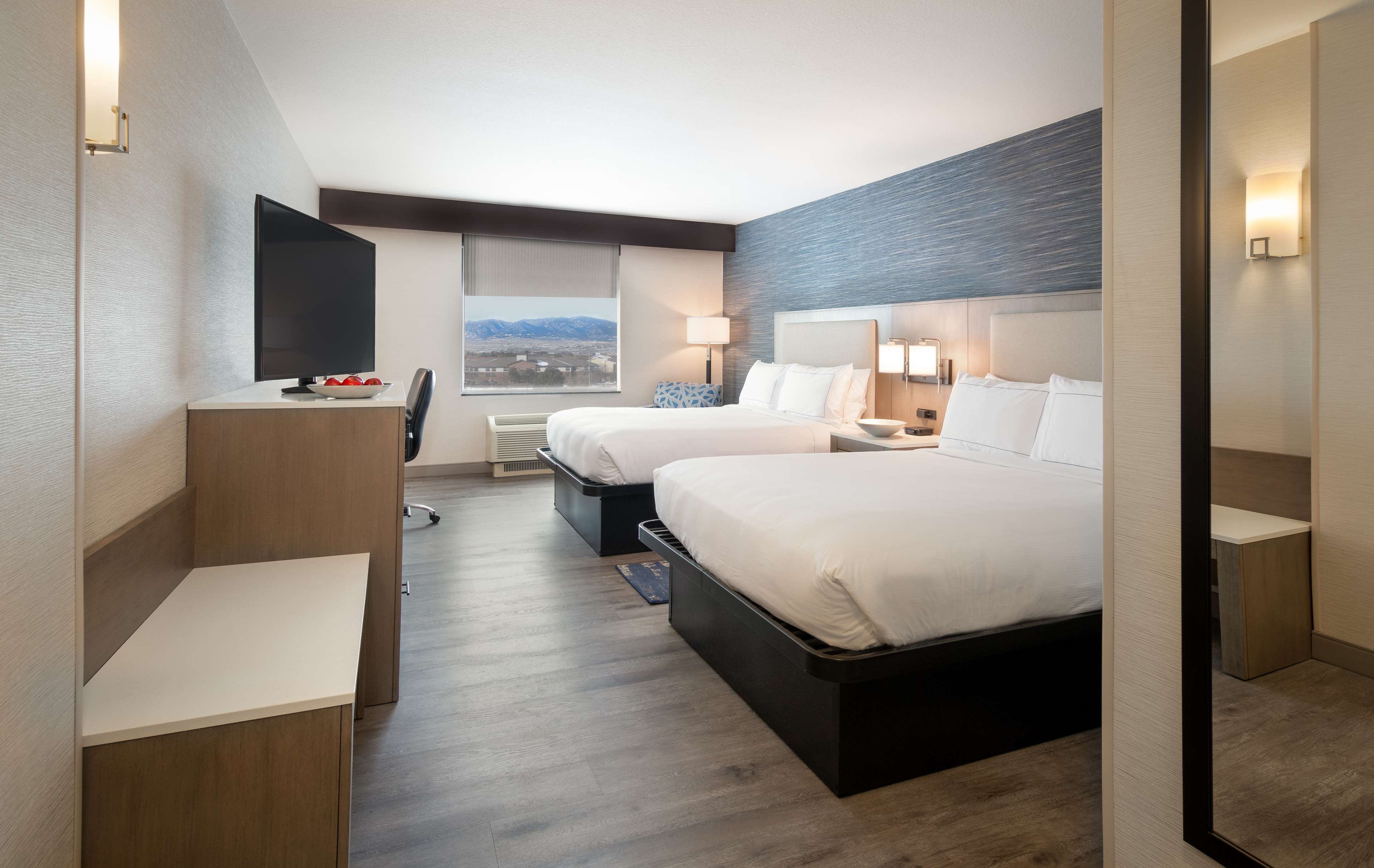 Doubletree by Hilton Hotel Denver - Thornton Room Type - 2 QUEEN - WIFI - FRIDGE