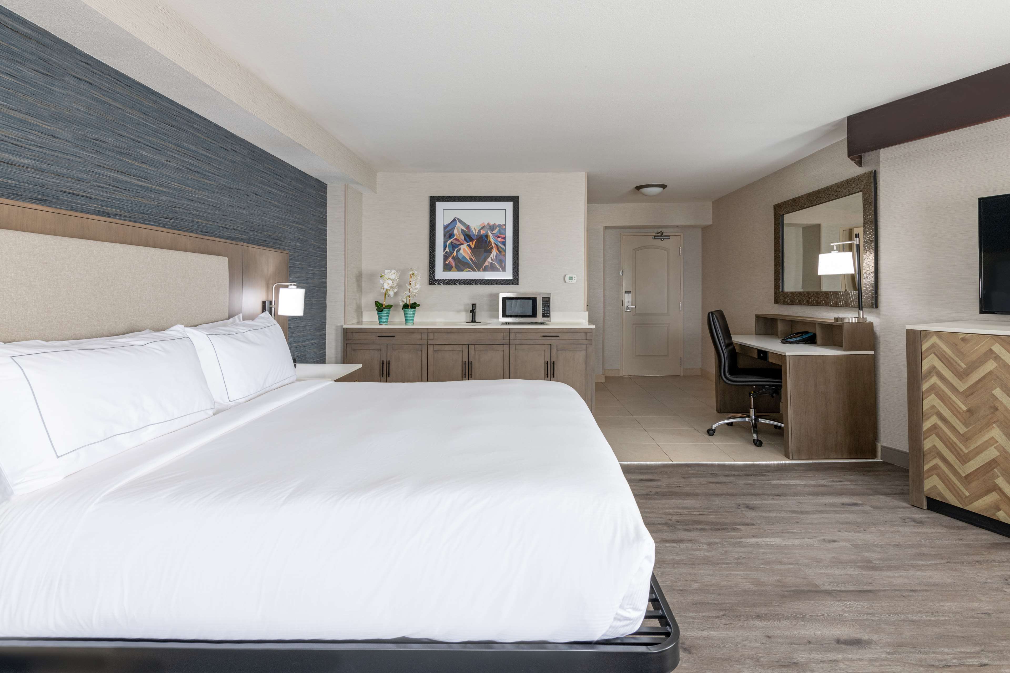Doubletree by Hilton Hotel Denver - Thornton Room Type - 1 KING DELUXE - FRIDGE
