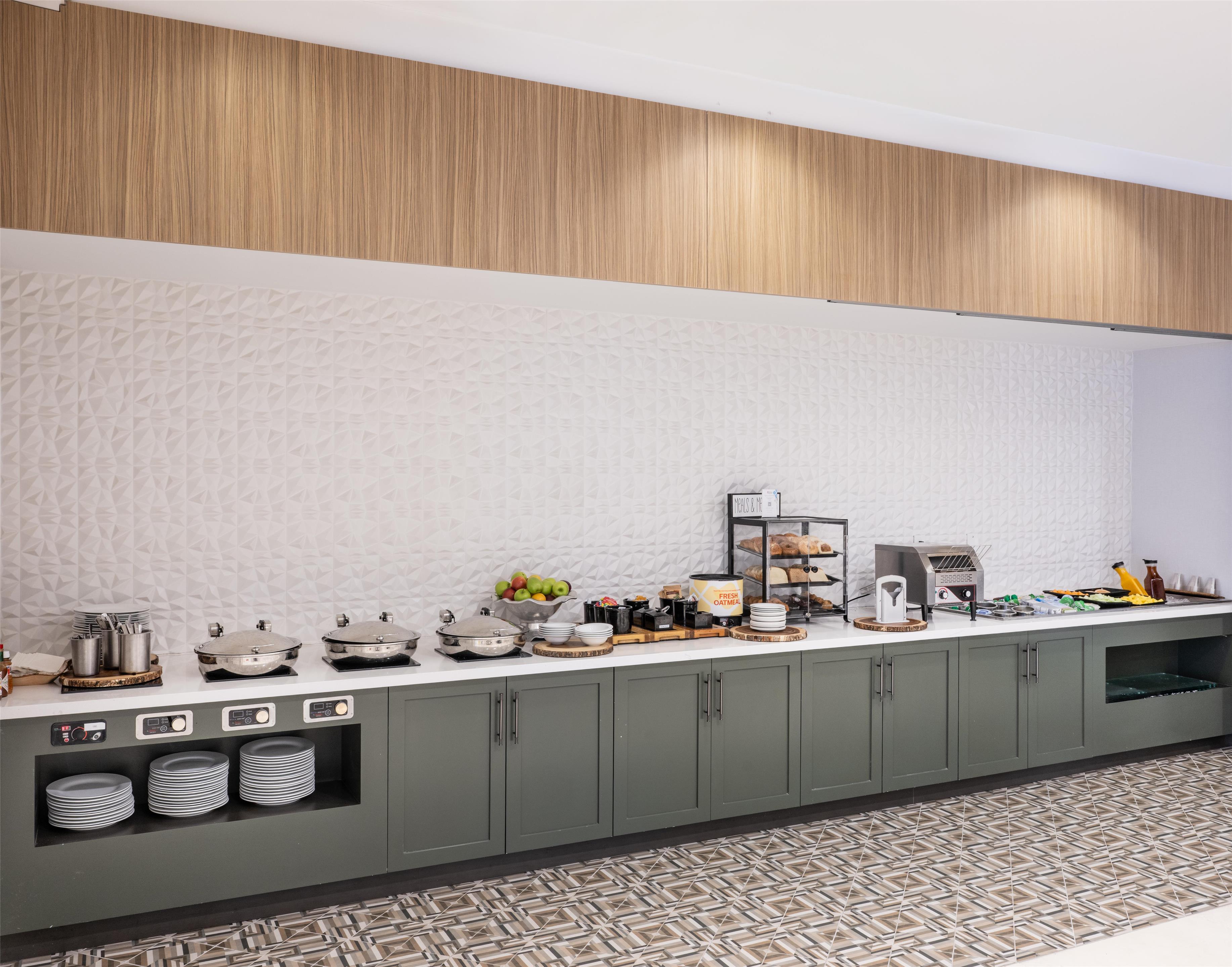 Breakfast Area | Hilton Garden Inn Denver Tech Center