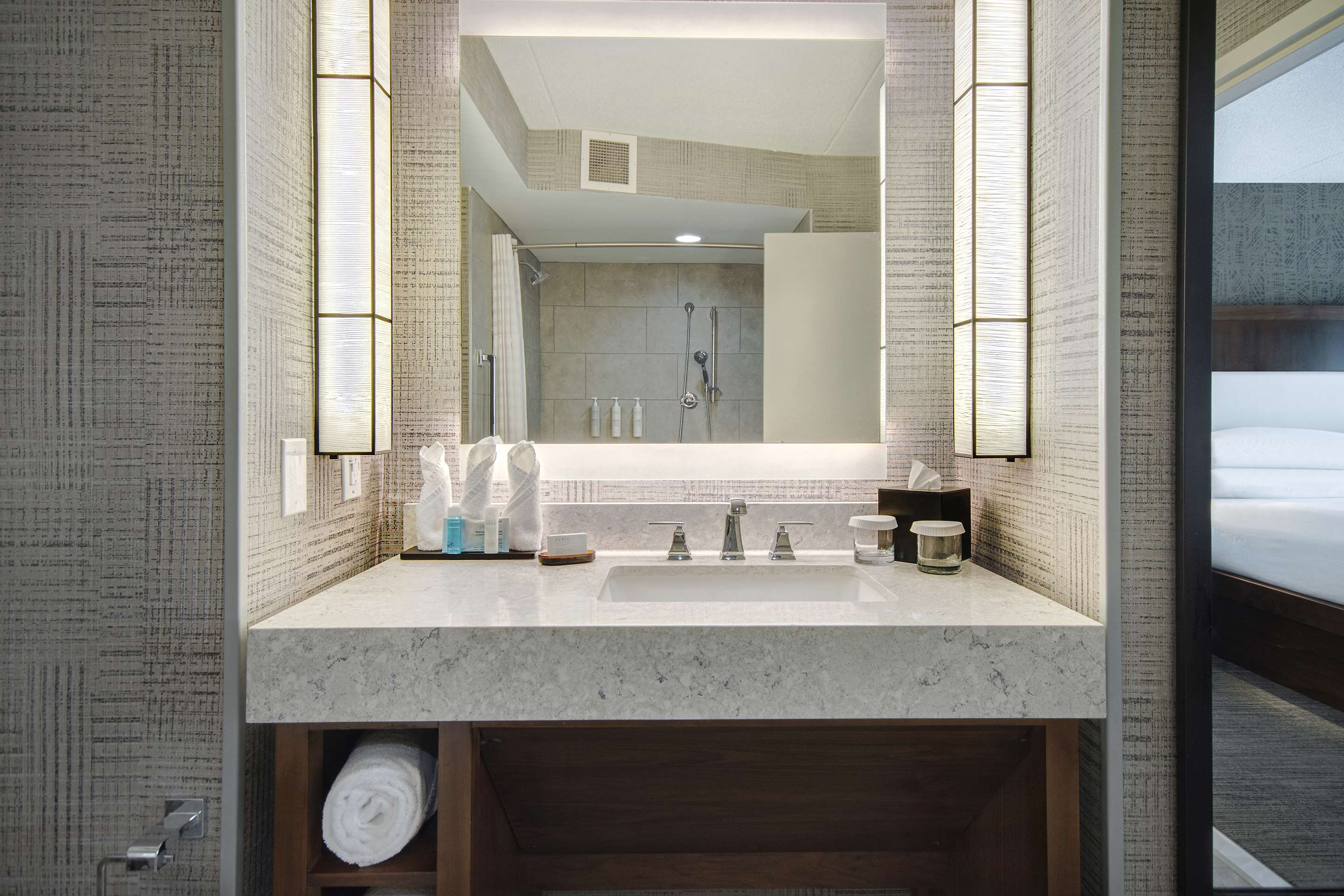 Guest room bath