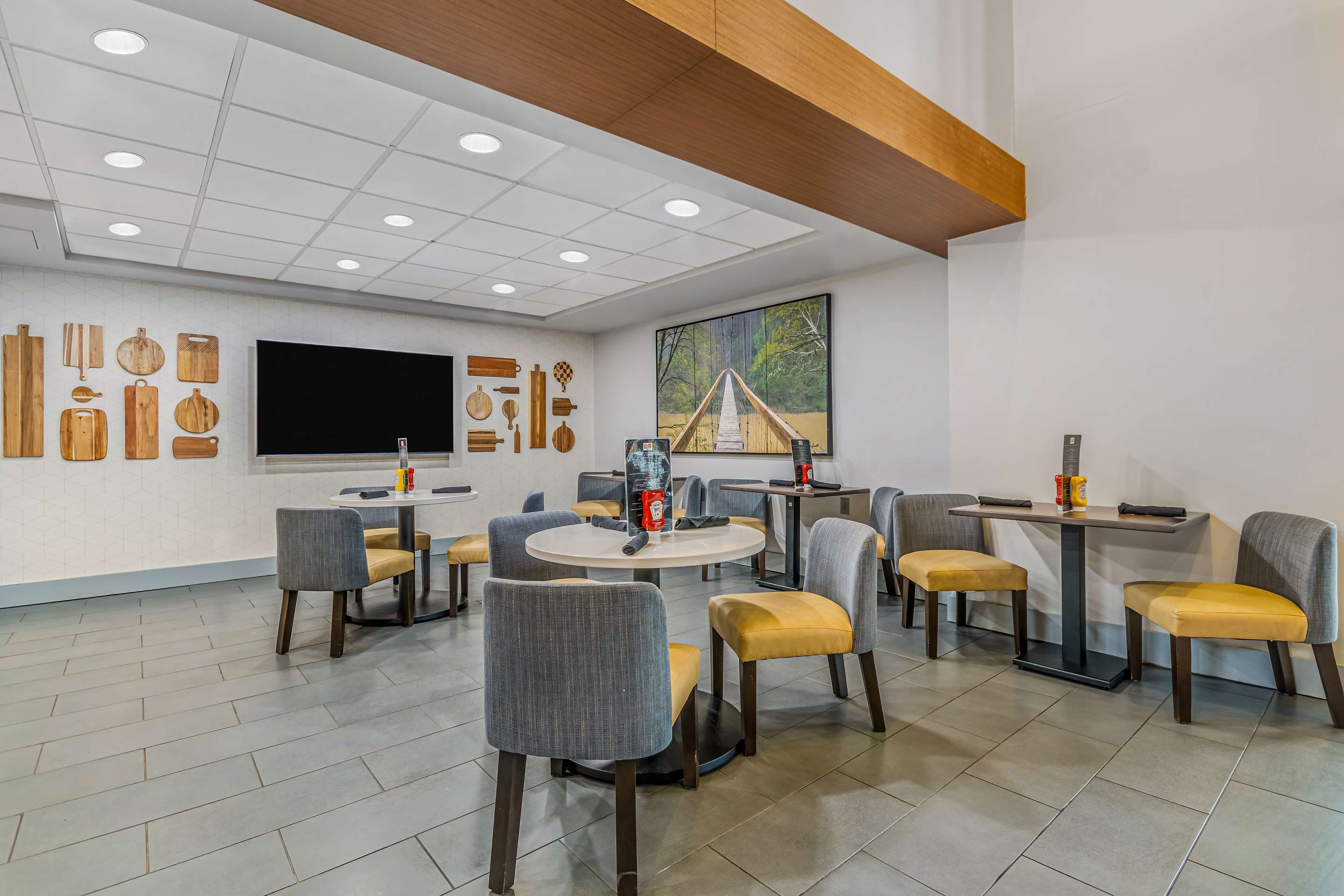 Restaurant | Embassy Suites by Hilton Detroit Metro Airport