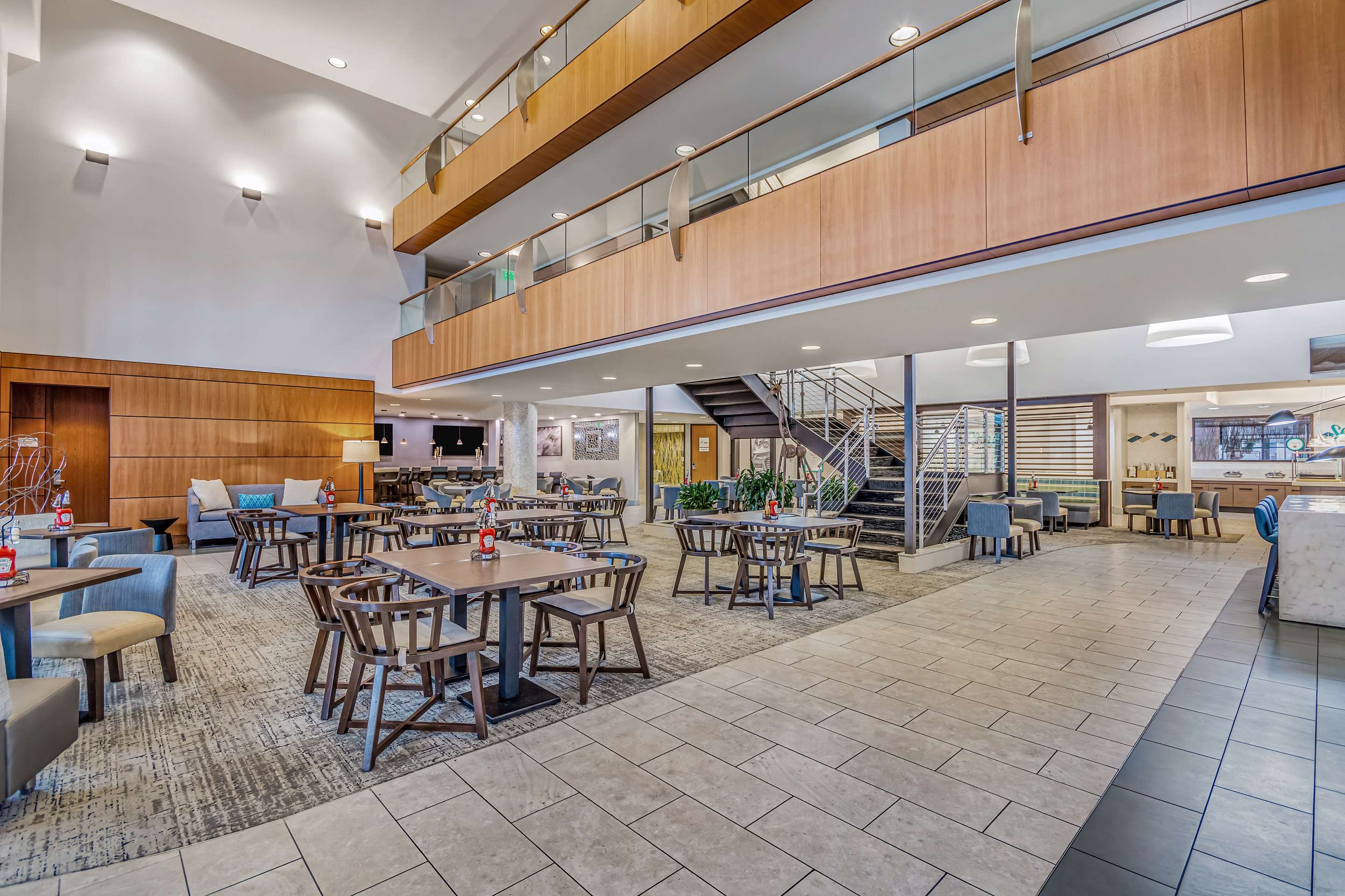 Restaurant | Embassy Suites by Hilton Detroit Metro Airport