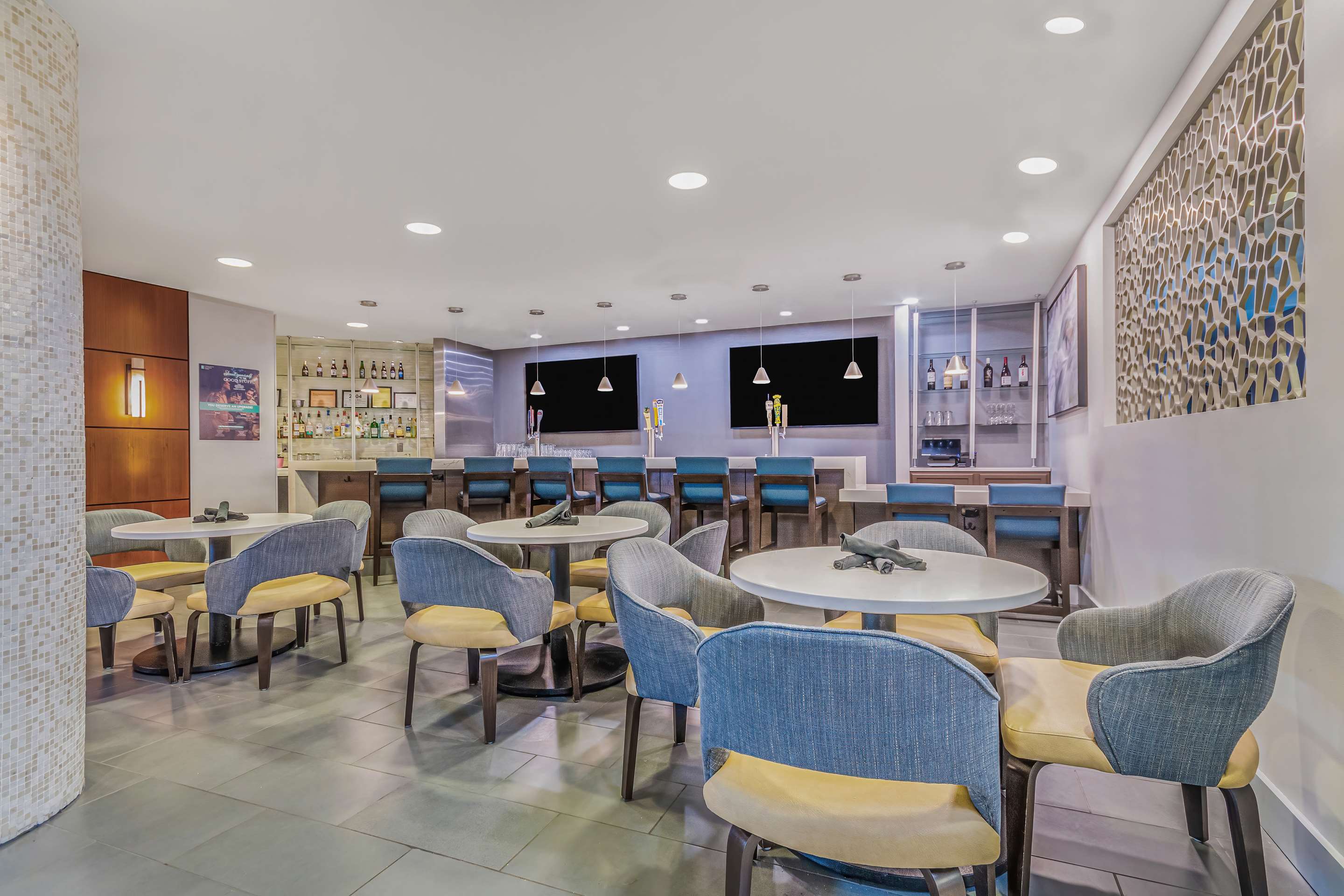 BarLounge | Embassy Suites by Hilton Detroit Metro Airport