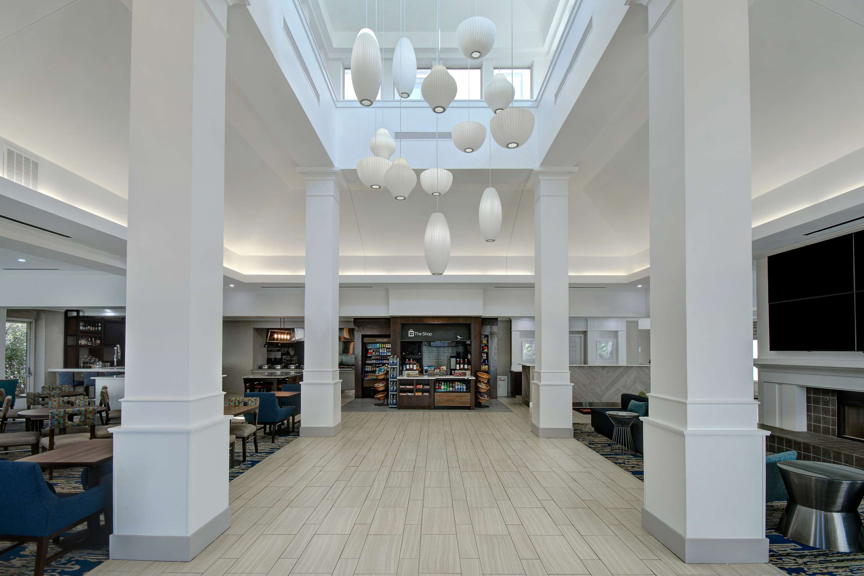 Lobby | Hilton Garden Inn Detroit Metro Airport