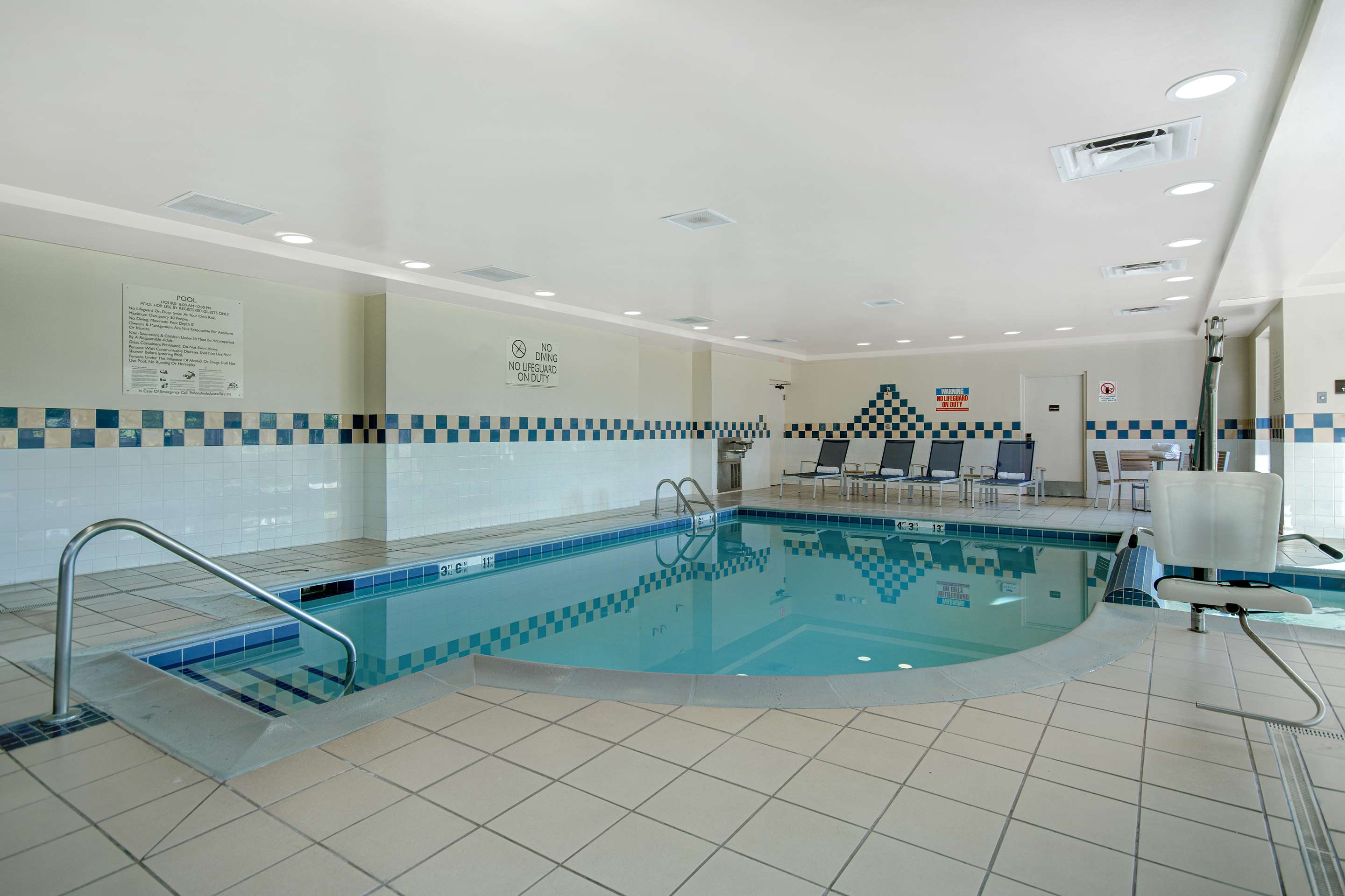 Pool | Hilton Garden Inn Detroit Metro Airport