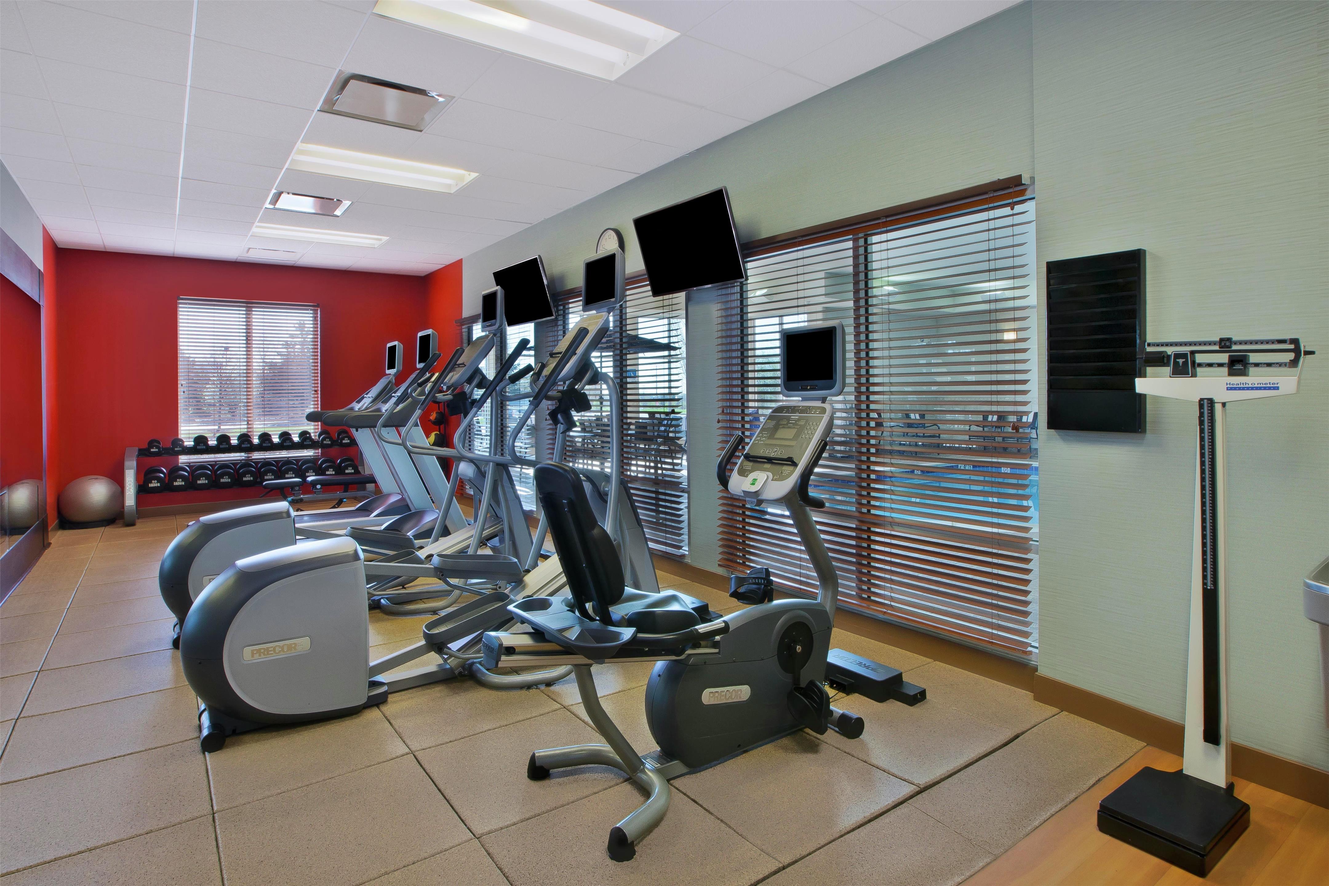 Health club fitness center gym | Hilton Garden Inn Detroit/Novi