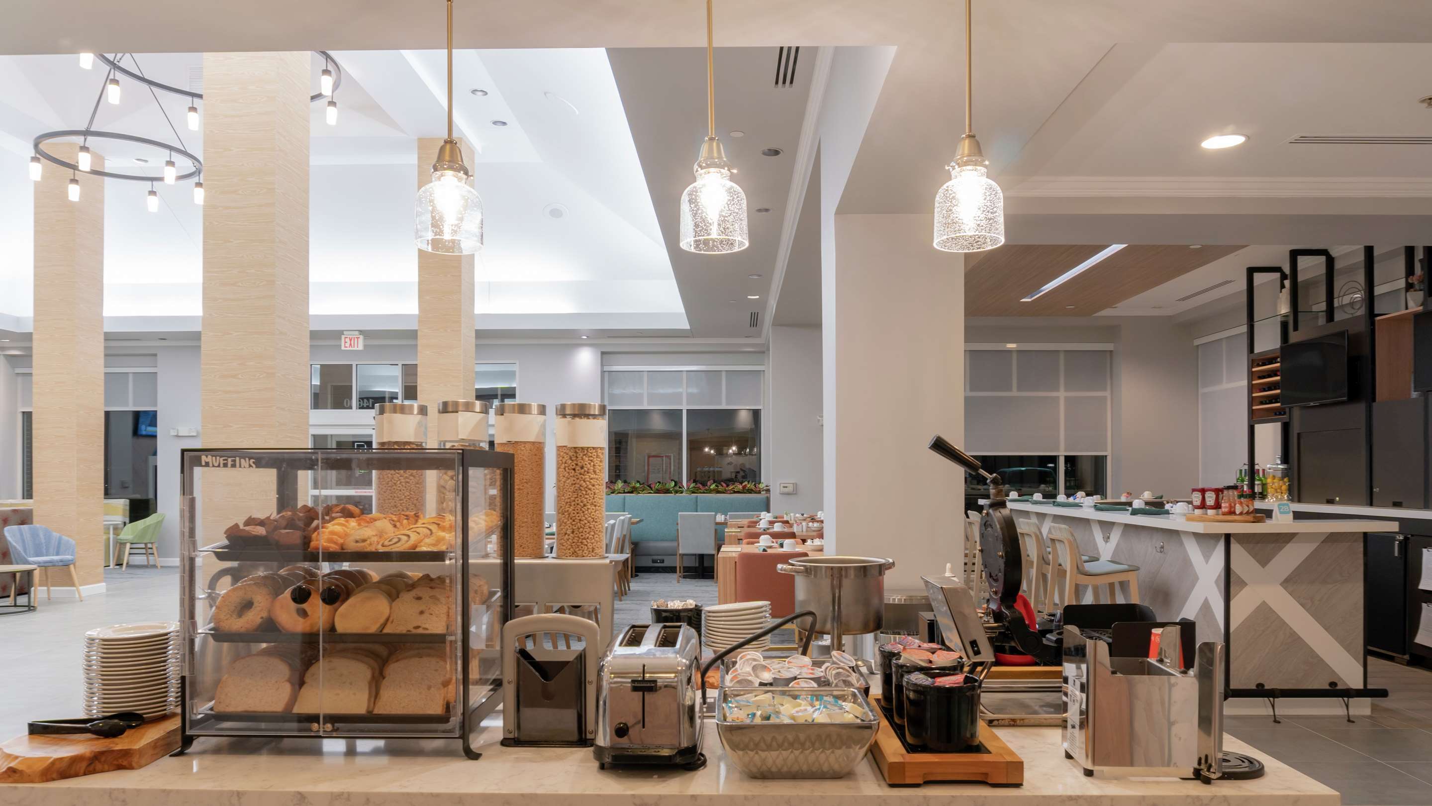 Breakfast Area | Hilton Garden Inn Plymouth