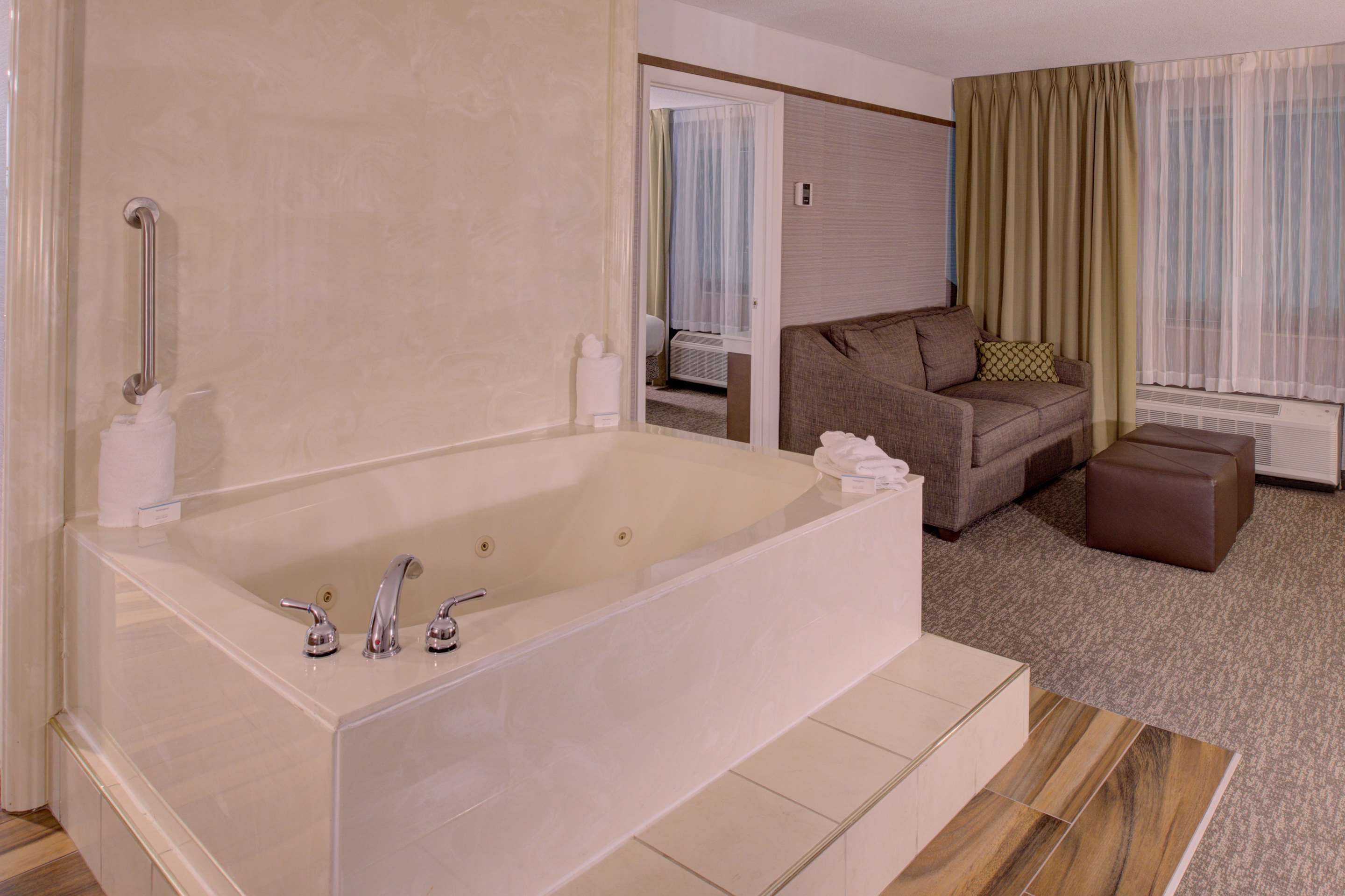 Guest room bath