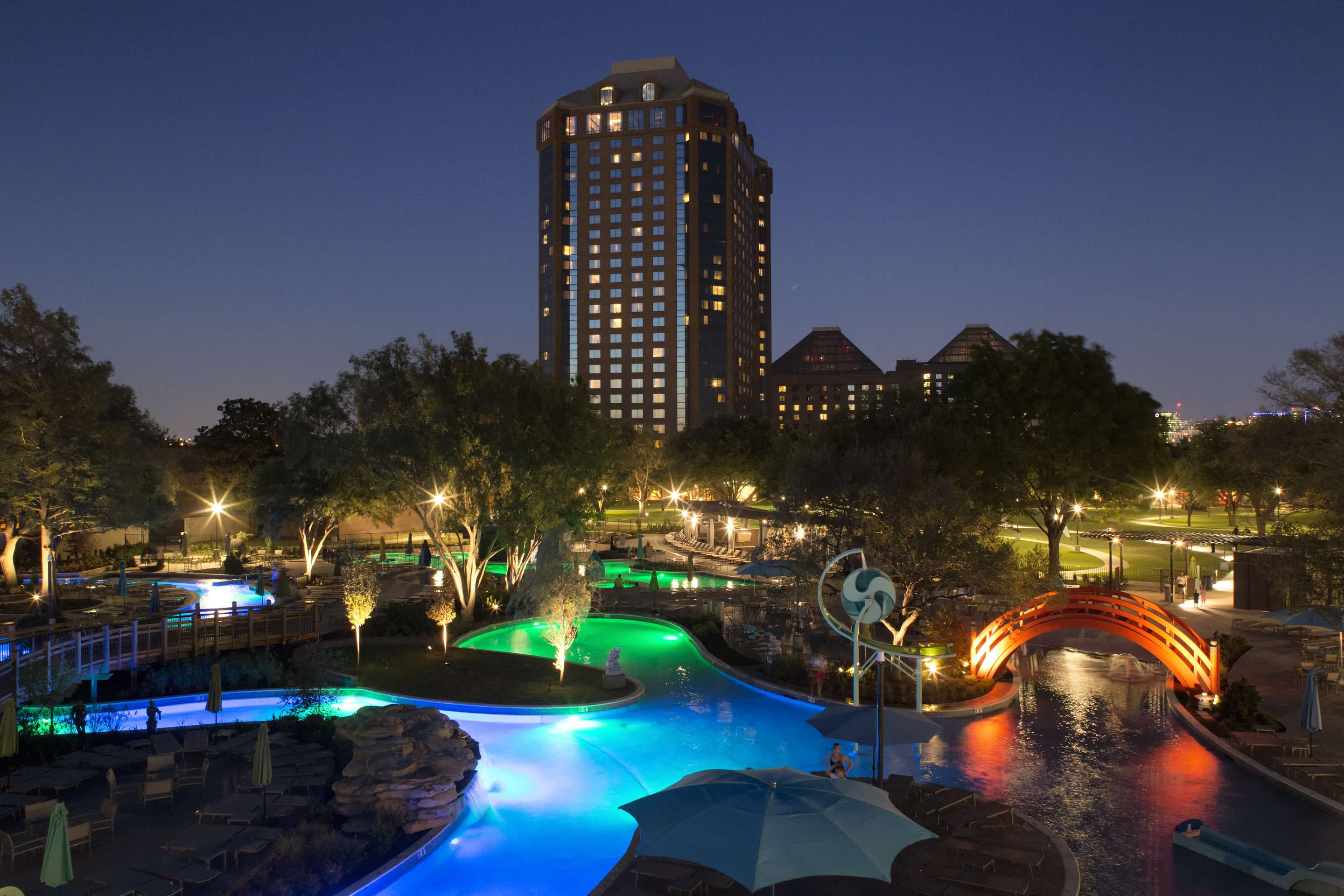 Exterior | Hilton Anatole