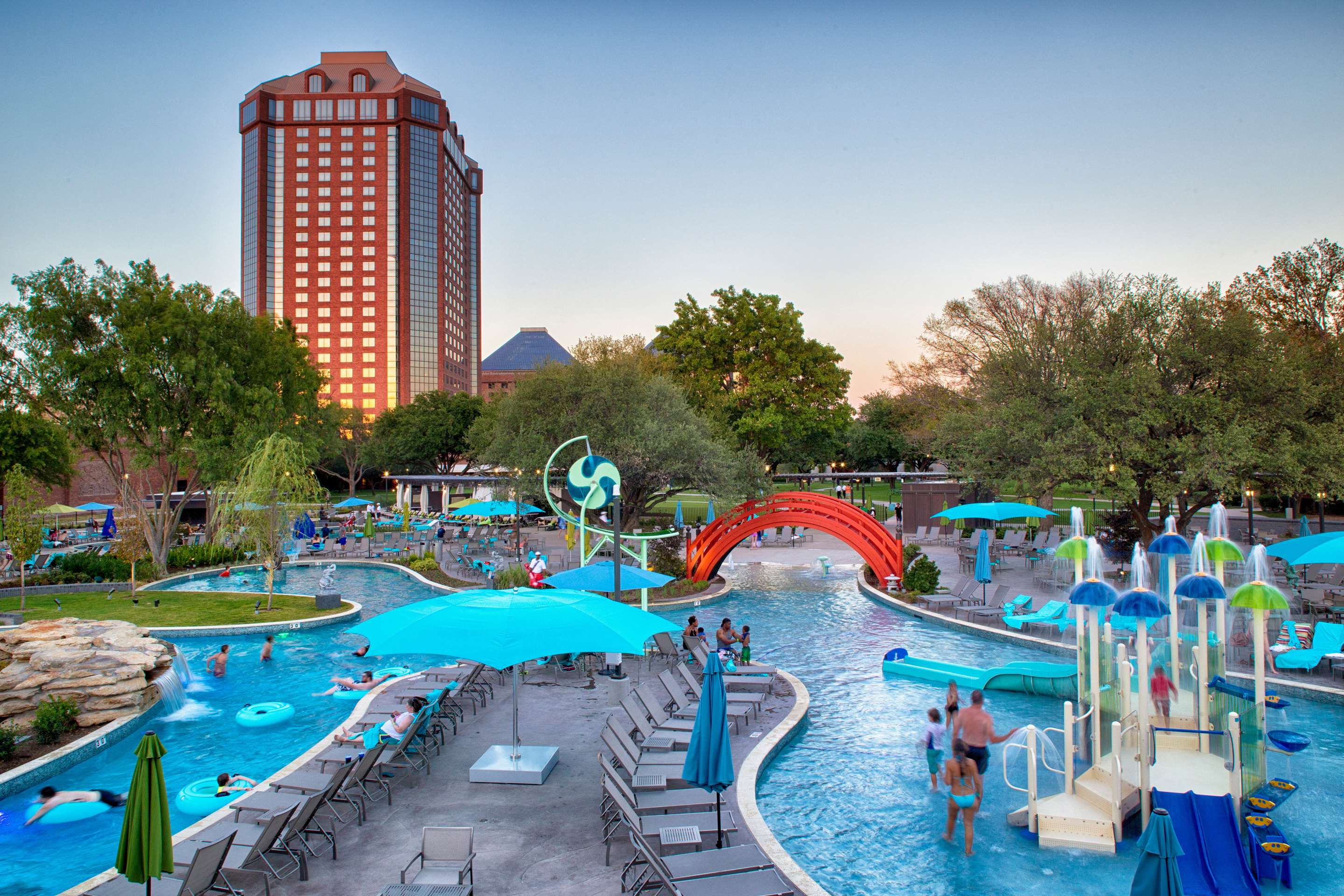 Pool | Hilton Anatole