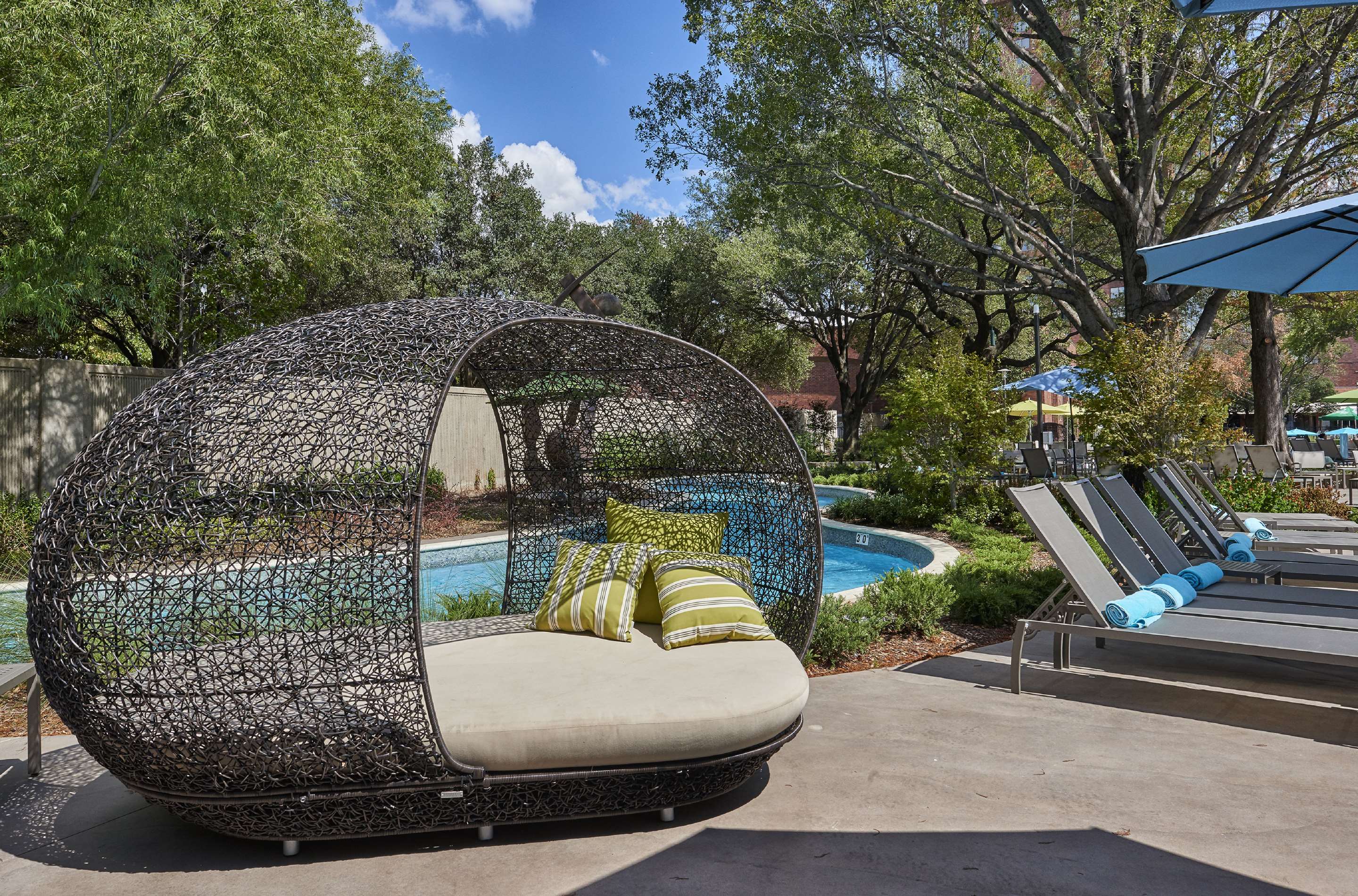 Pool | Hilton Anatole