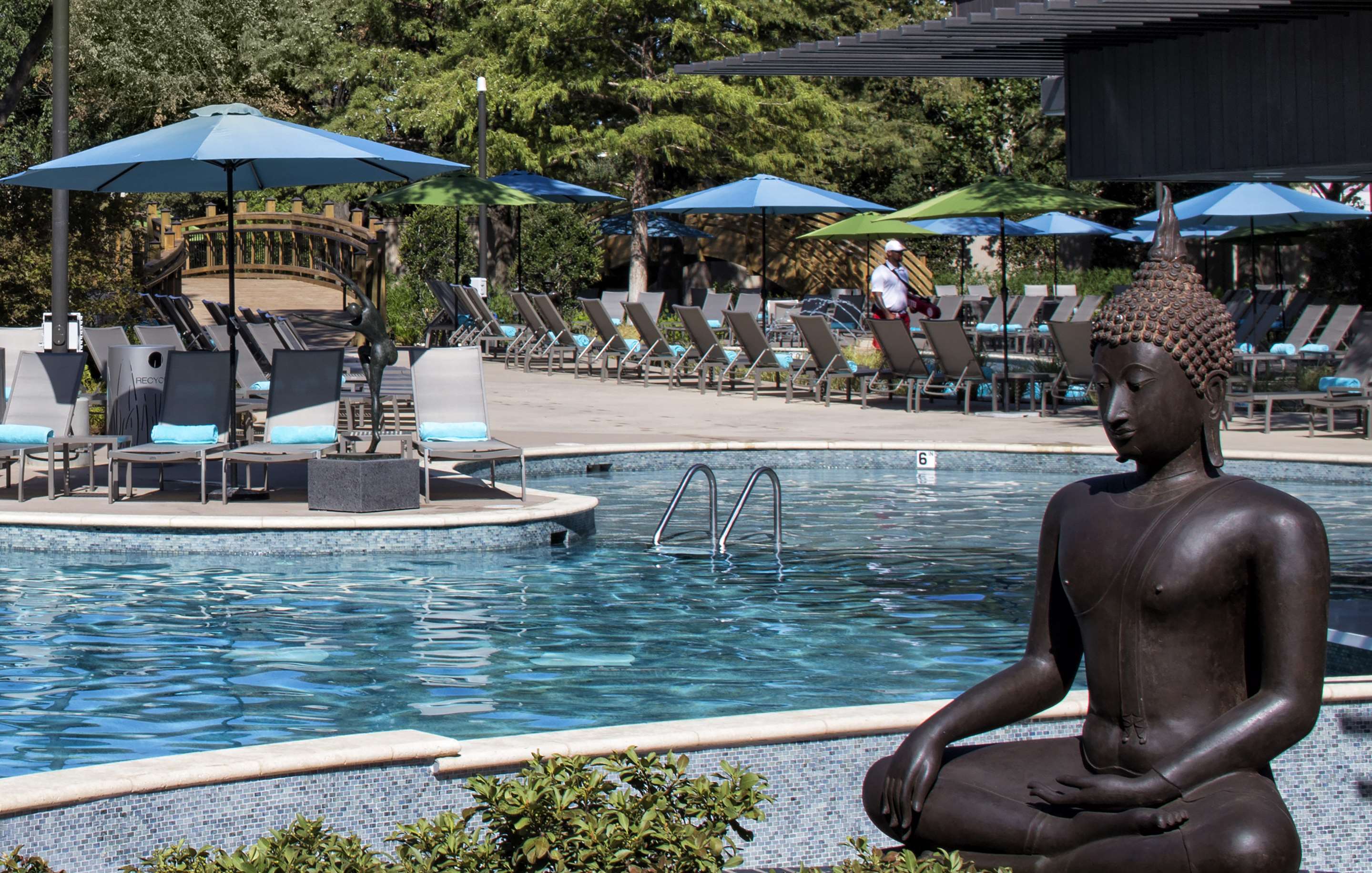 Pool | Hilton Anatole