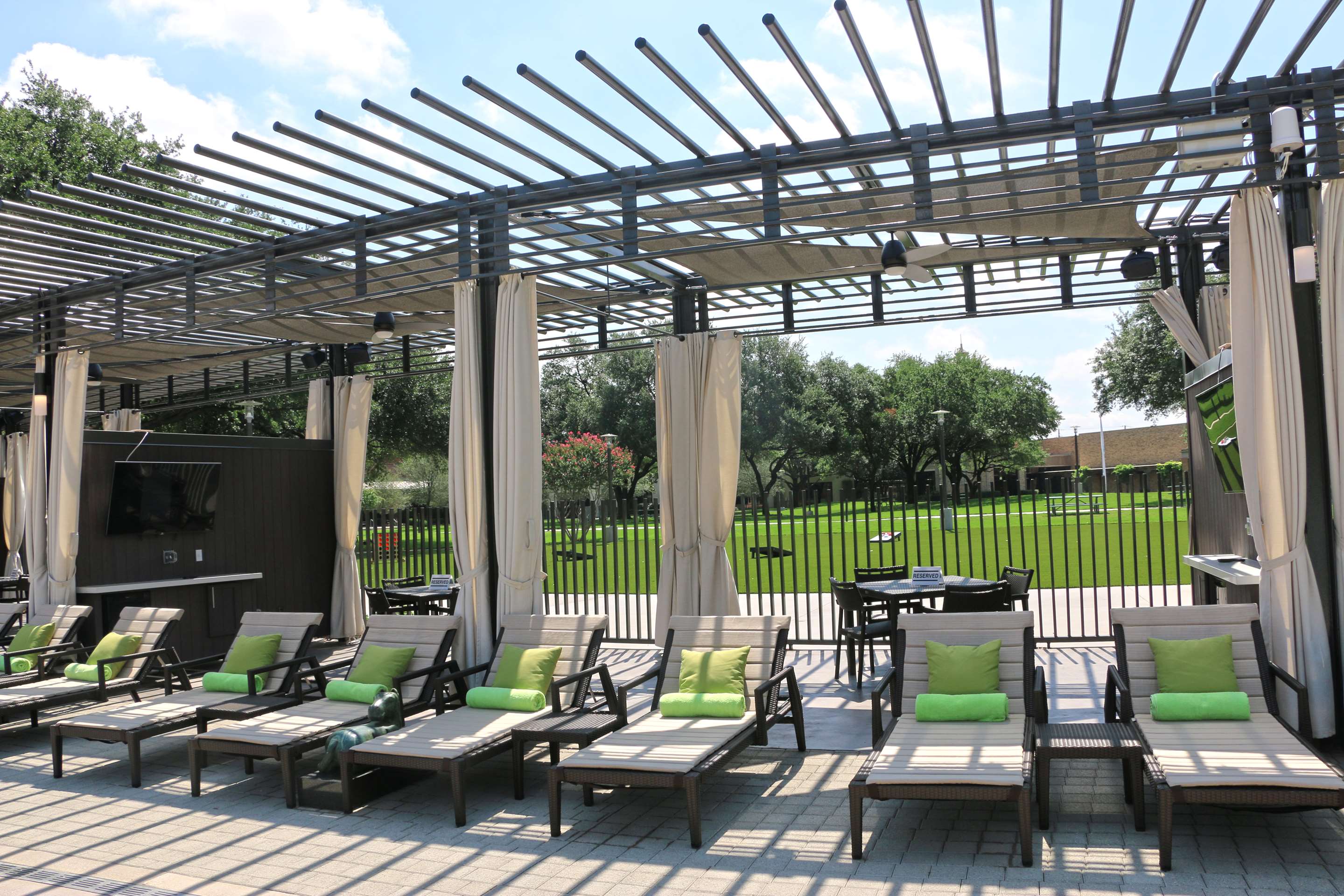 Pool | Hilton Anatole