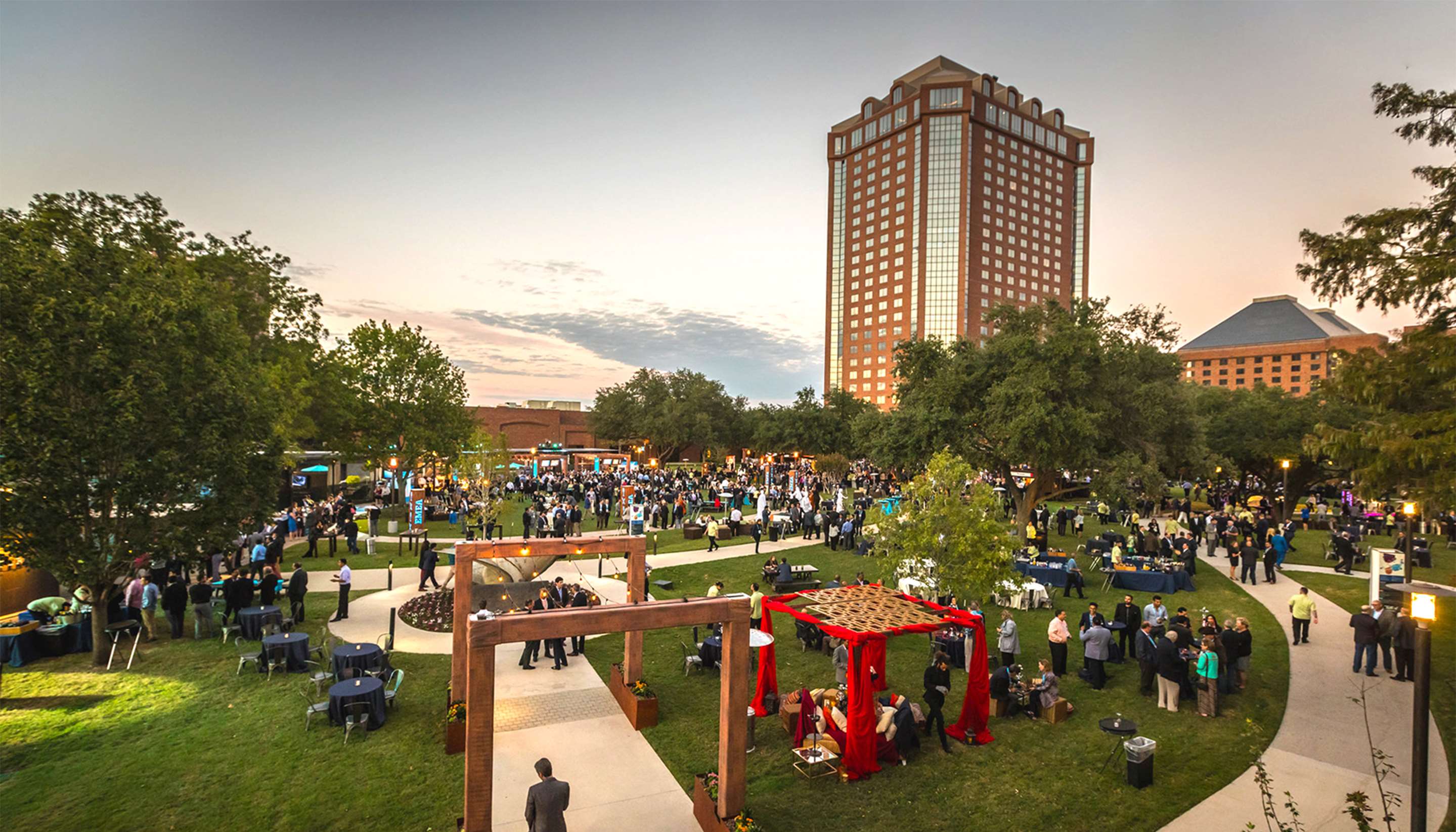Exterior | Hilton Anatole