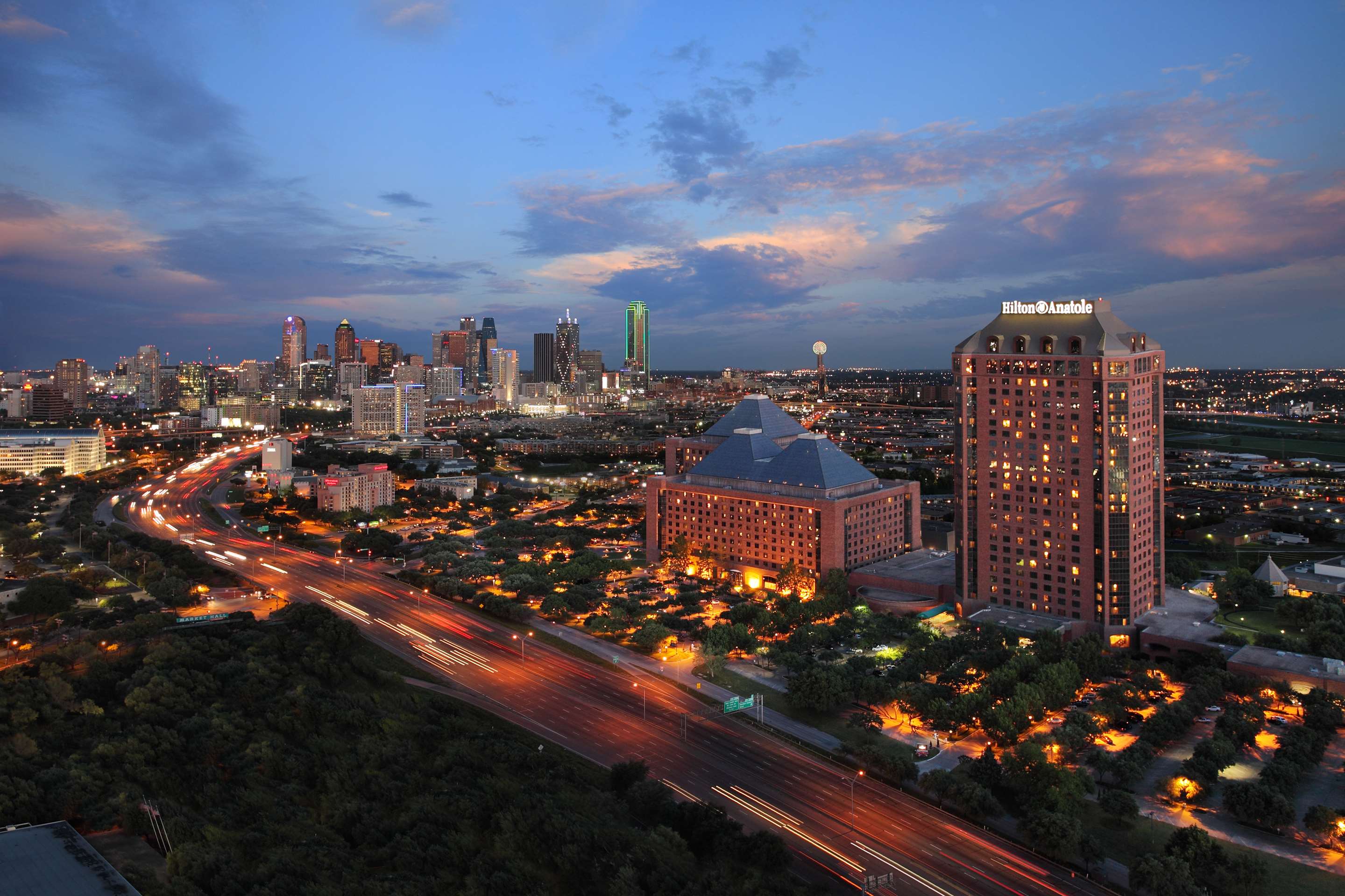 Exterior | Hilton Anatole