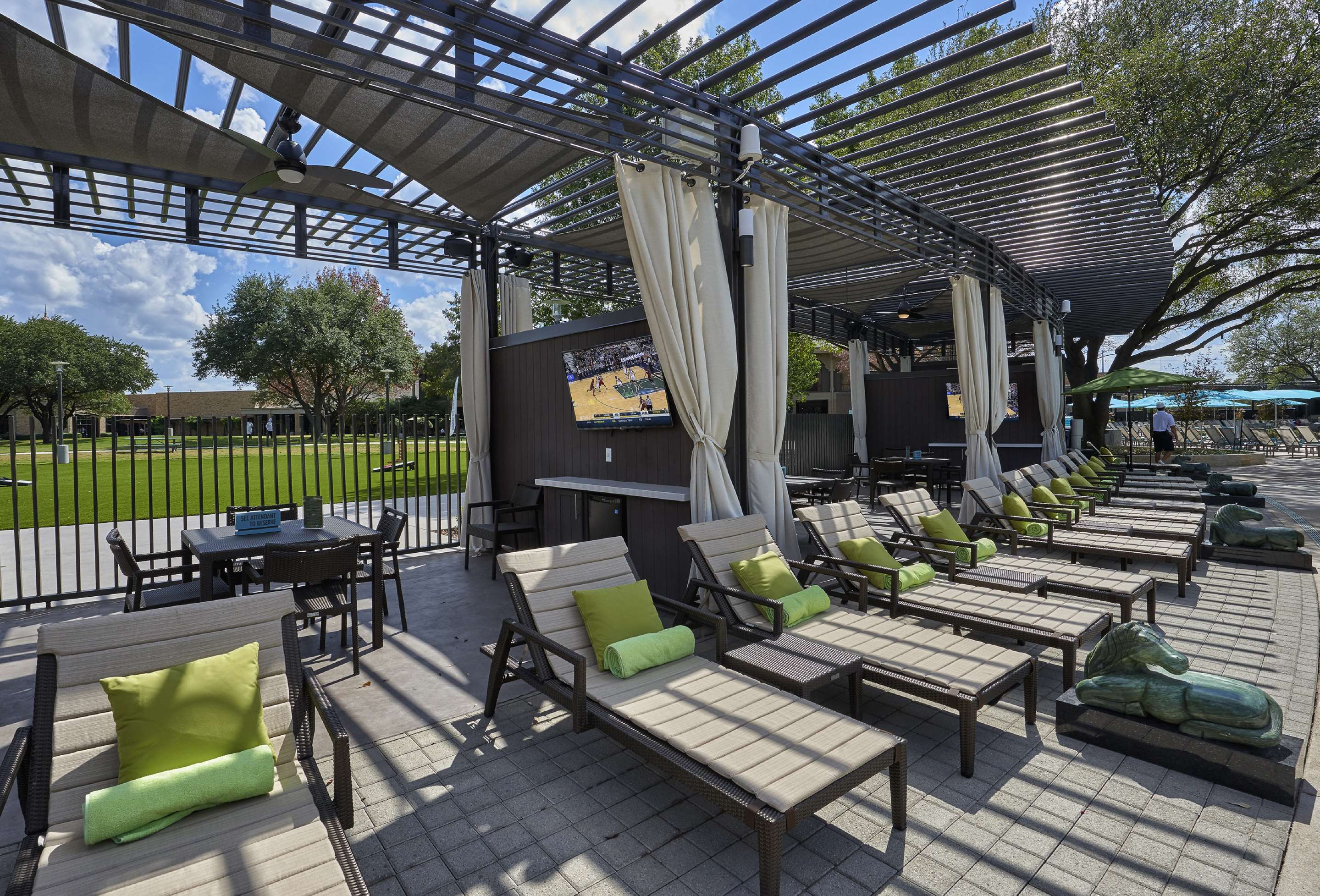 Exterior | Hilton Anatole