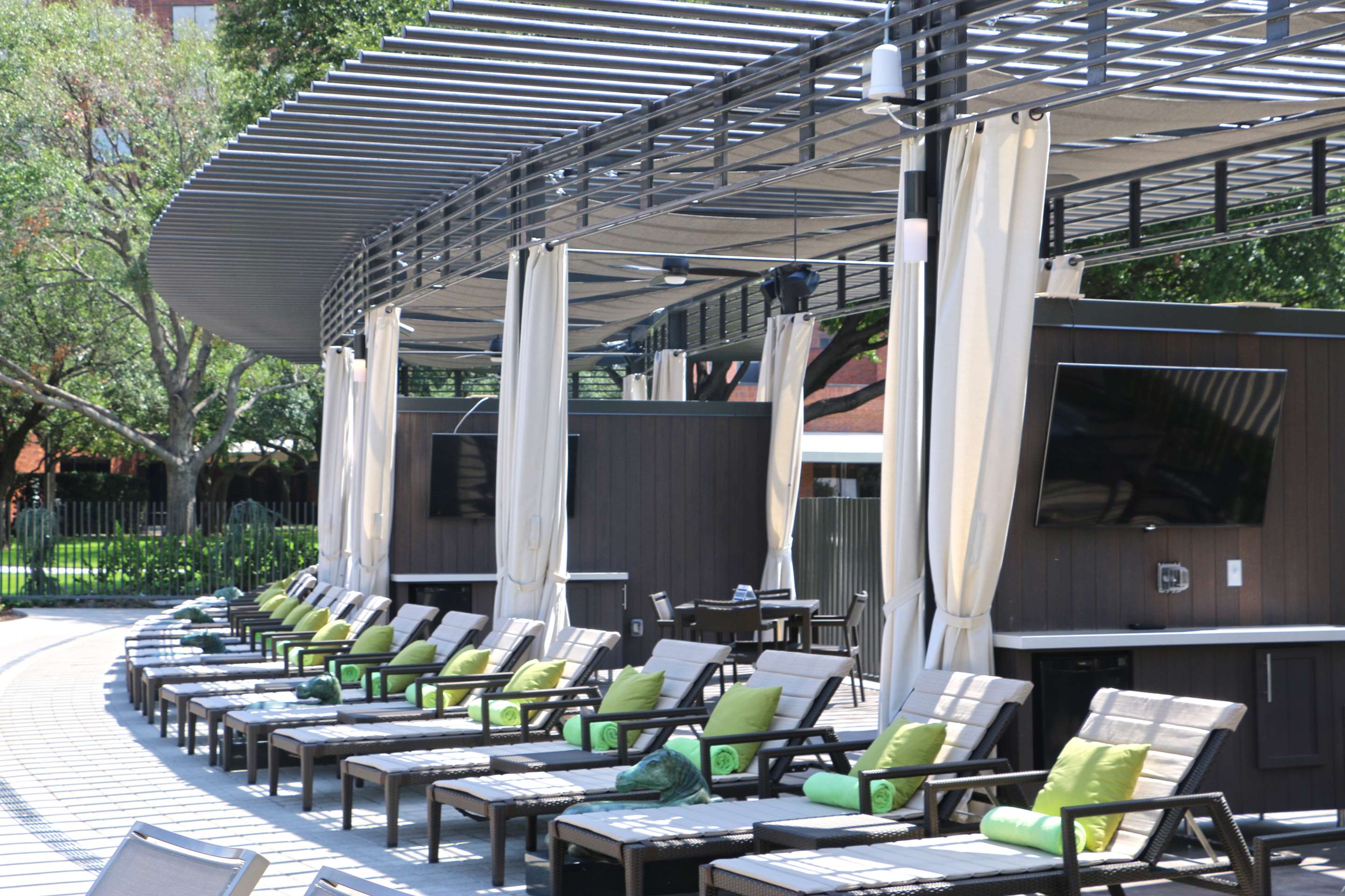 Pool | Hilton Anatole