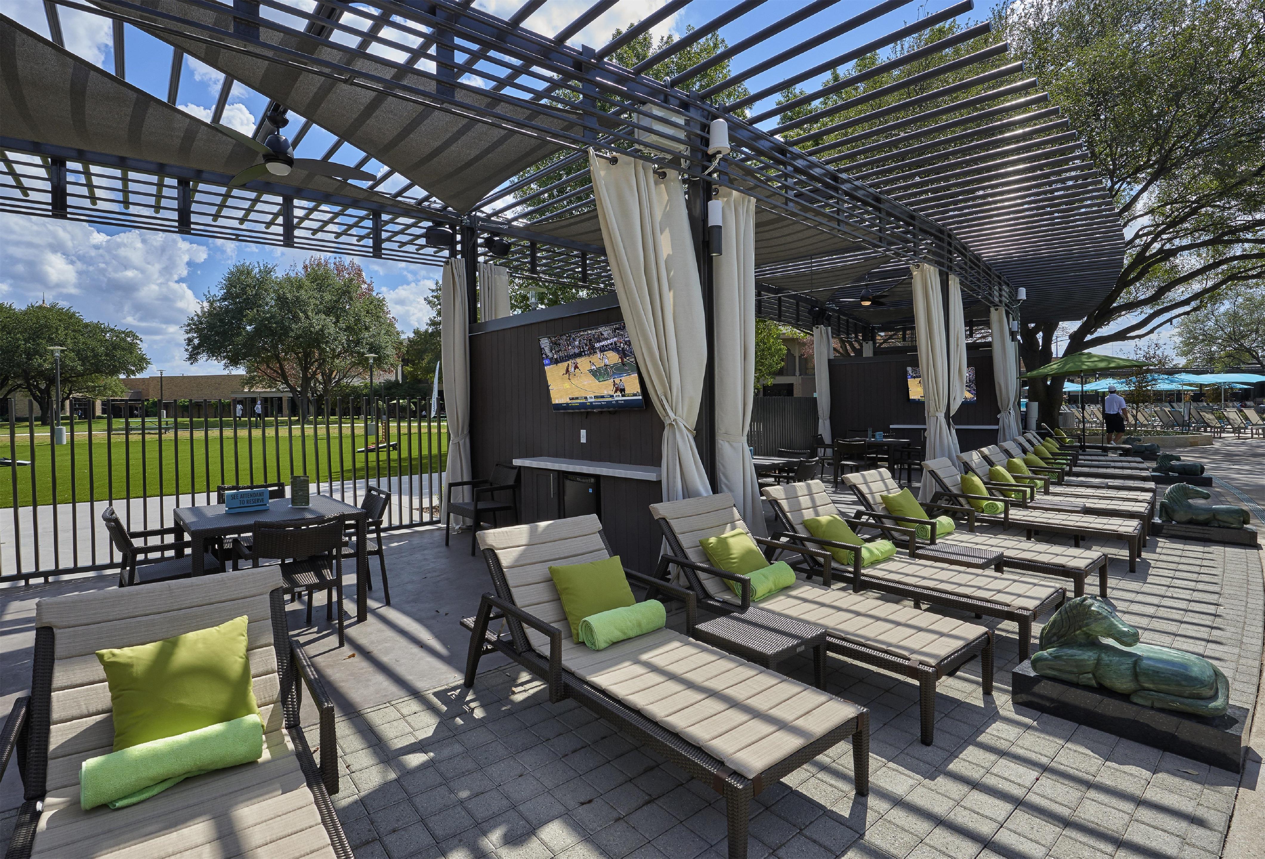 Exterior | Hilton Anatole